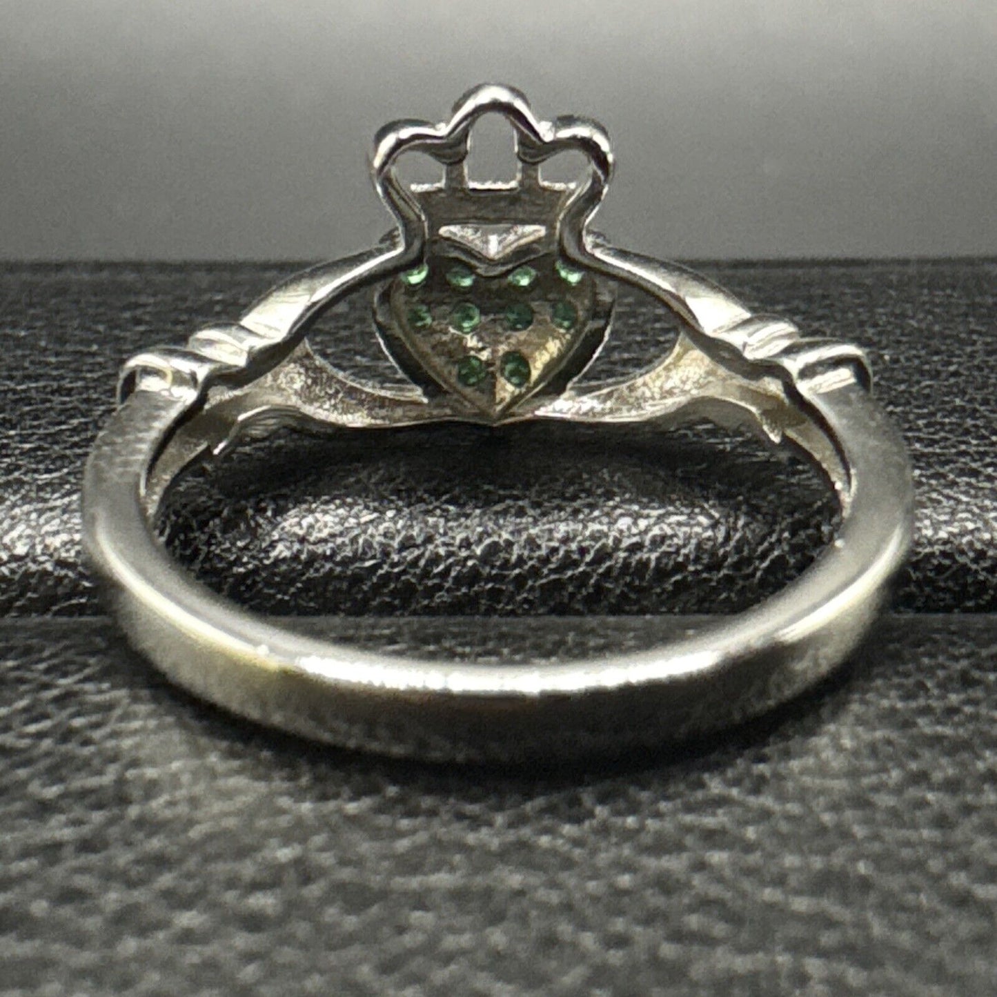 New Condition Sterling Silver Green CZ Claddagh Ring 925 Size 7