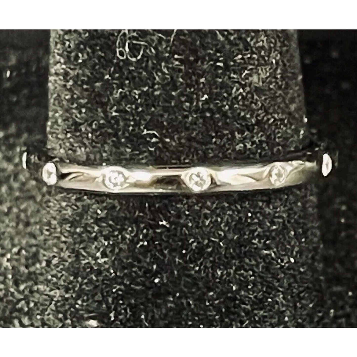New Condition Sterling Silver Cubic Zirconia 2MM Flush Set Band Ring Size 6.50