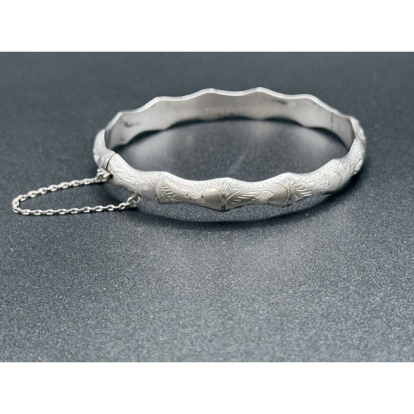 Vintage Sterling Silver Scalloped Hinged Bangle 925 12 Grams M27