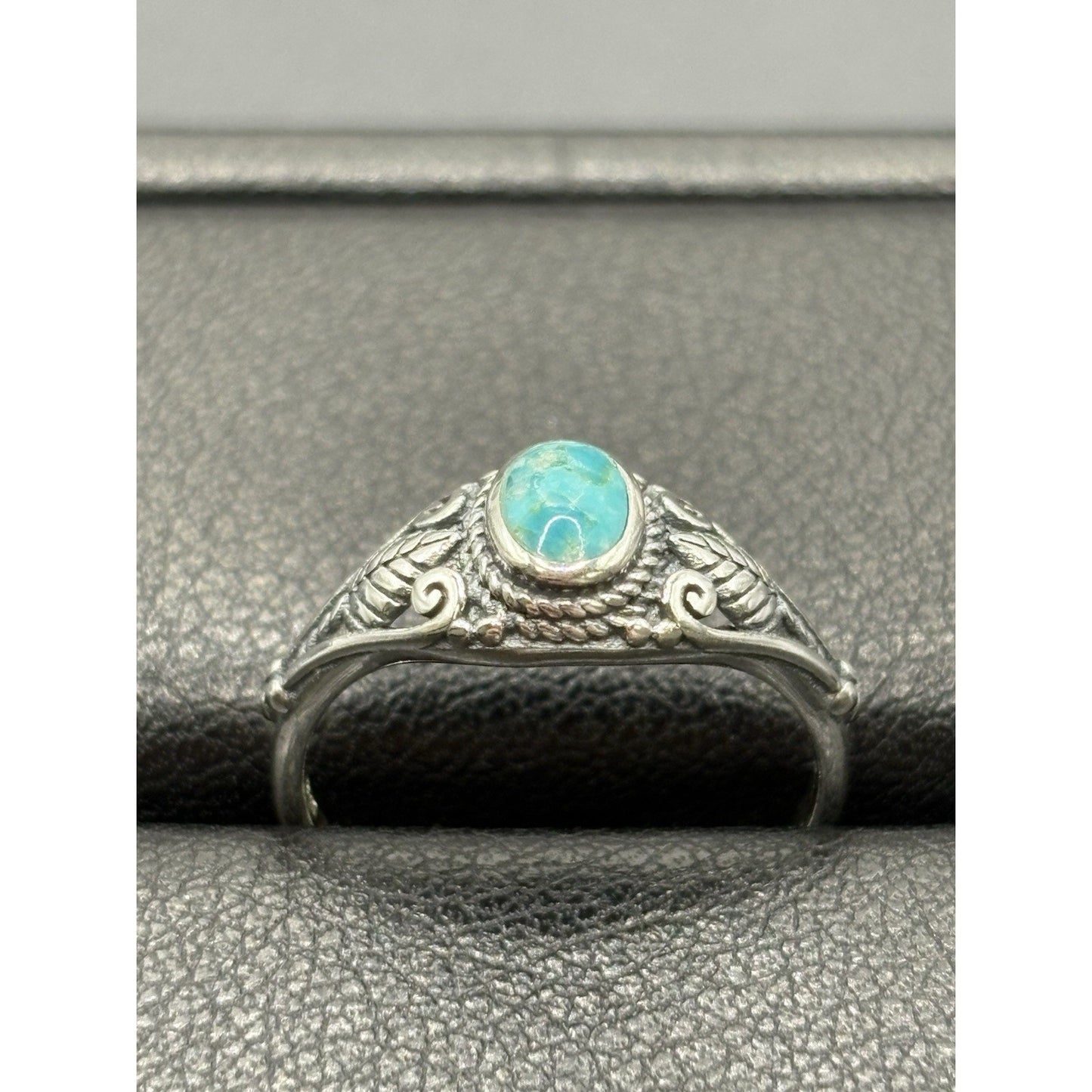 New Condition Sterling Silver Dainty Turquoise Ring Size 6