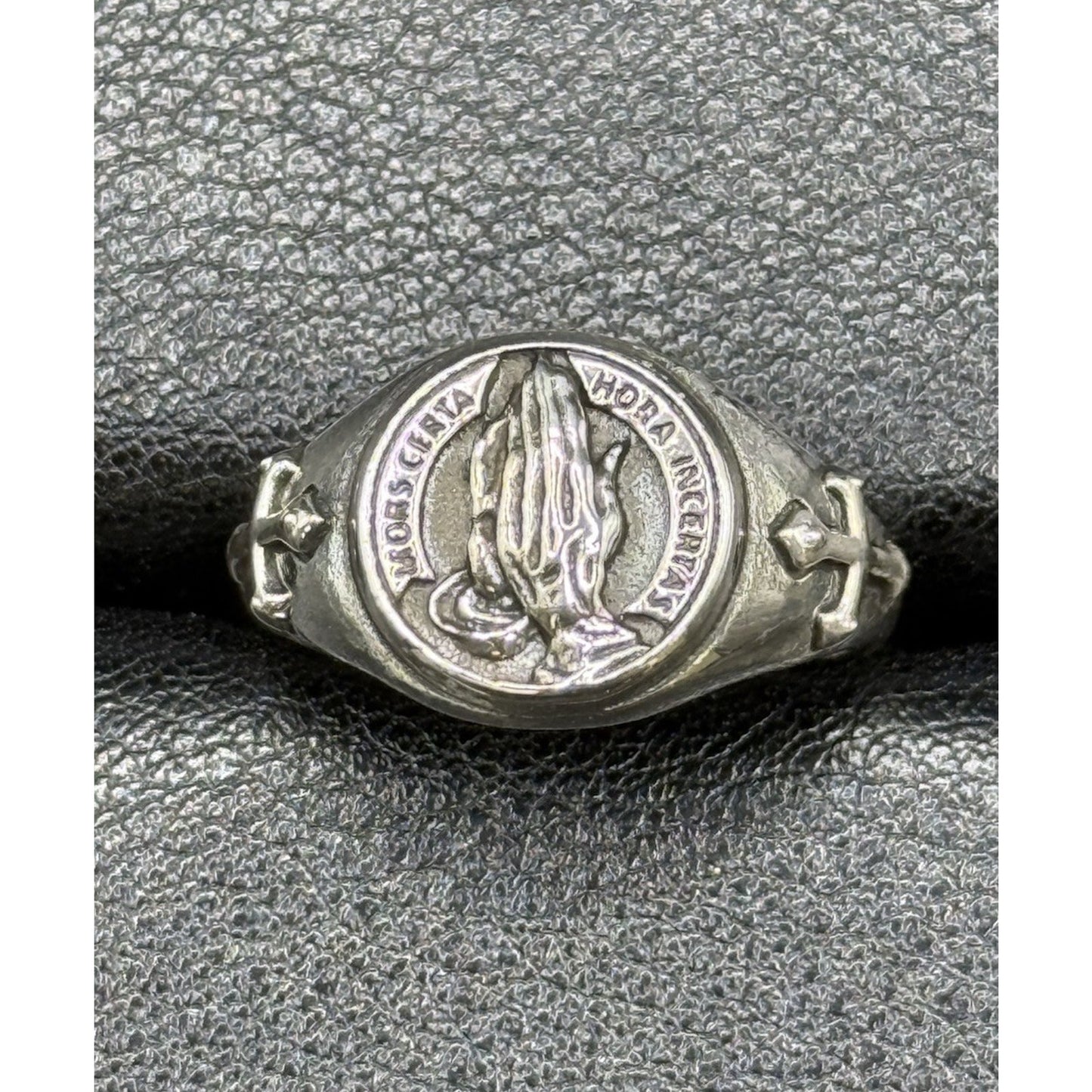 New Condition Sterling Silver Praying Hands Ring Size 7.00 925