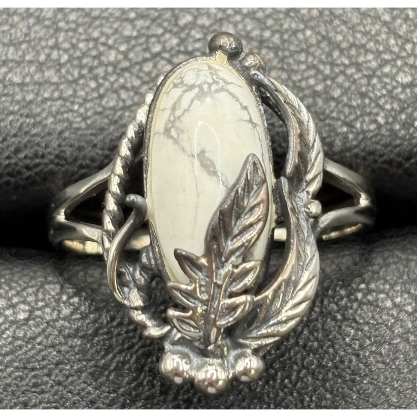 New Condition White Buffalo Sterling Silver Feather Ring Size 10