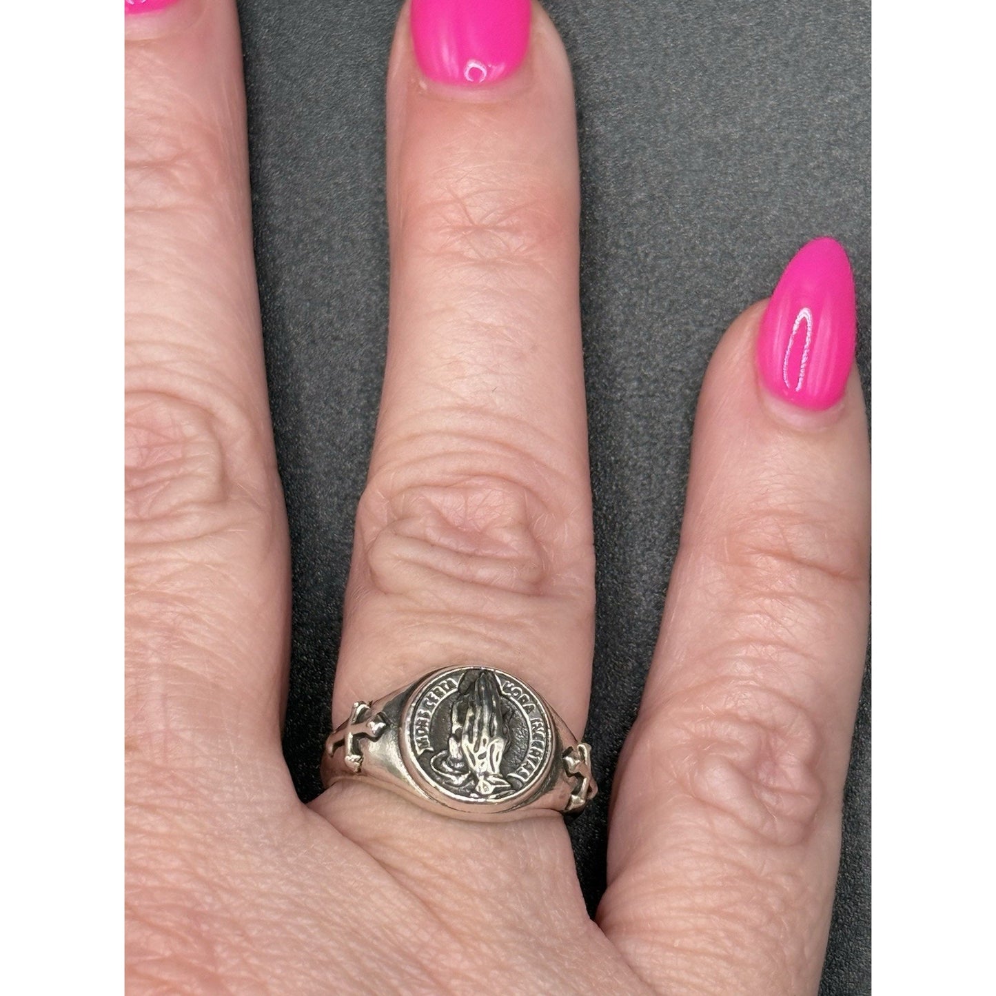 New Condition Sterling Silver Praying Hands Ring Size 7.00 925
