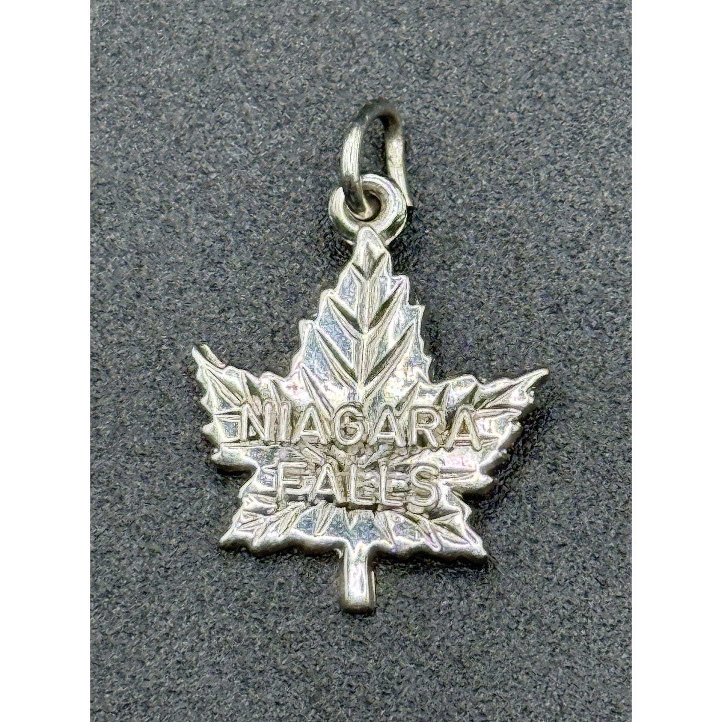 Niagara Falls Canada Maple Leaf Charm Rembrandt 925 N20