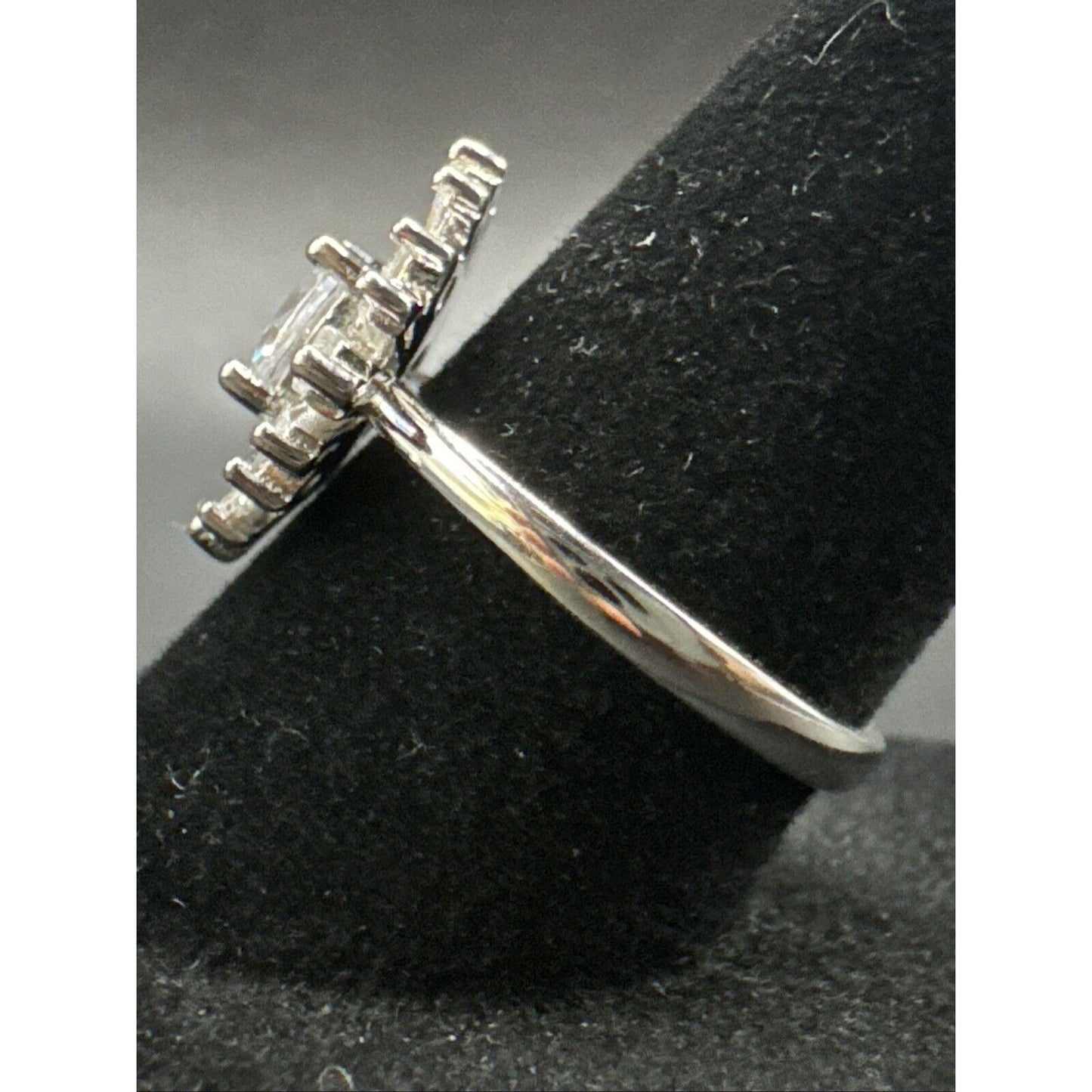 New Condition Sterling Silver Tapered Baguette CZ Starburst Ring 925 Size 7