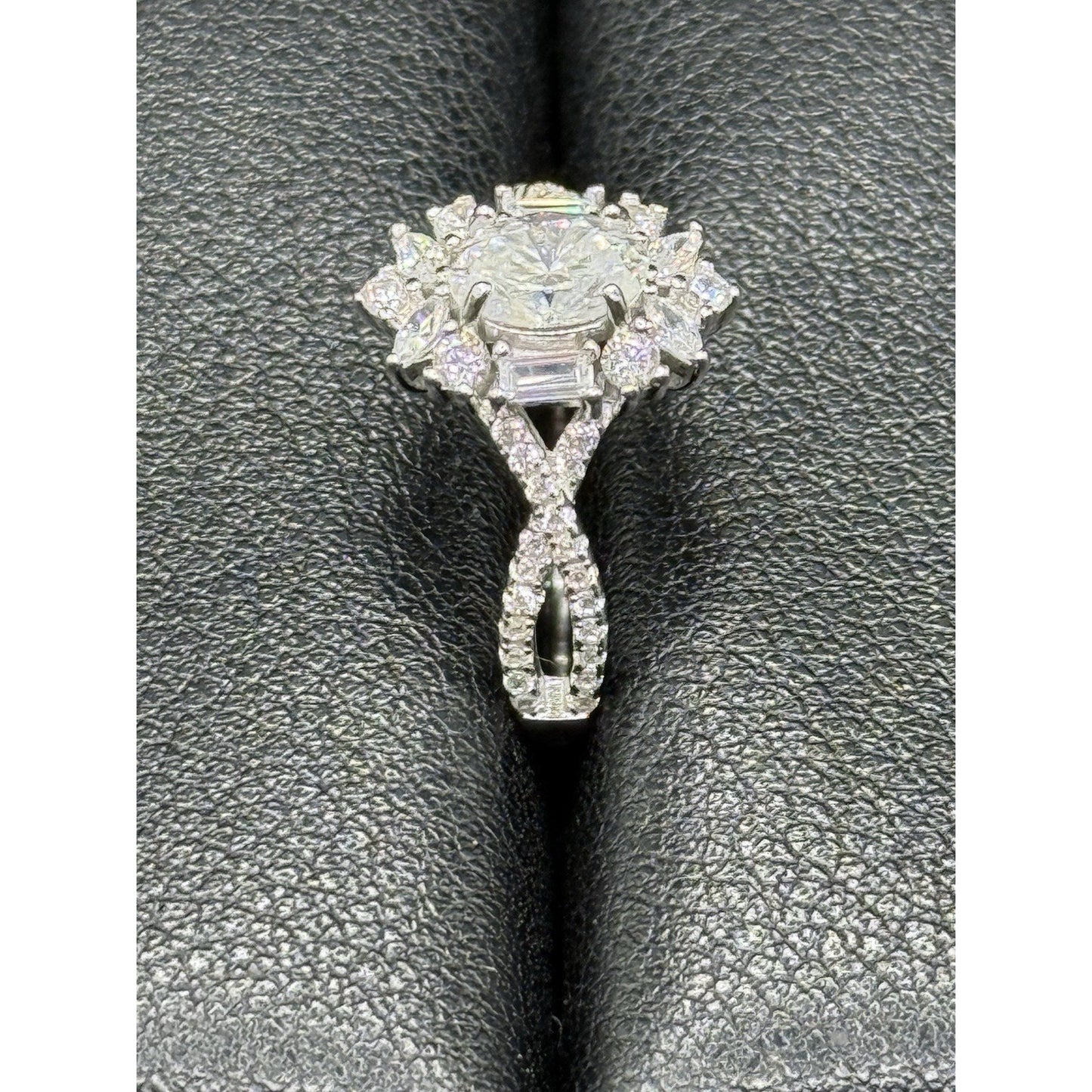 New Condition Sterling Silver Moissanite Oval Center Stone Ring Size 7.00 GRA