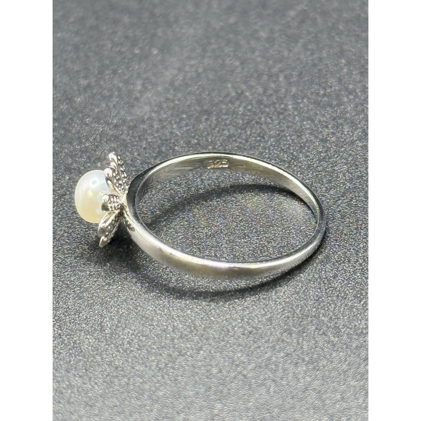 New Condition Sterling Silver Genuine Pearl Lab Opal Flower Ring Size 7.00