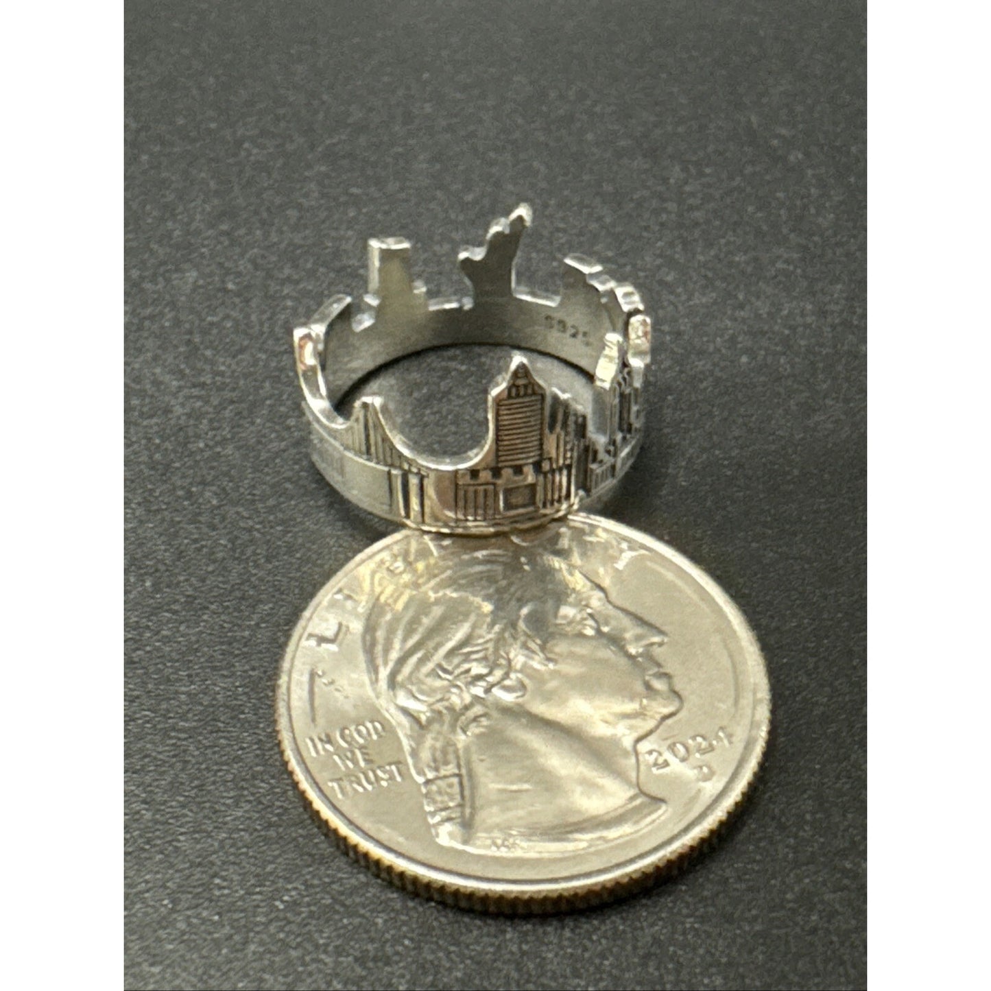 New Condition Sterling Silver New York Skyline Ring 925 Size 7.00