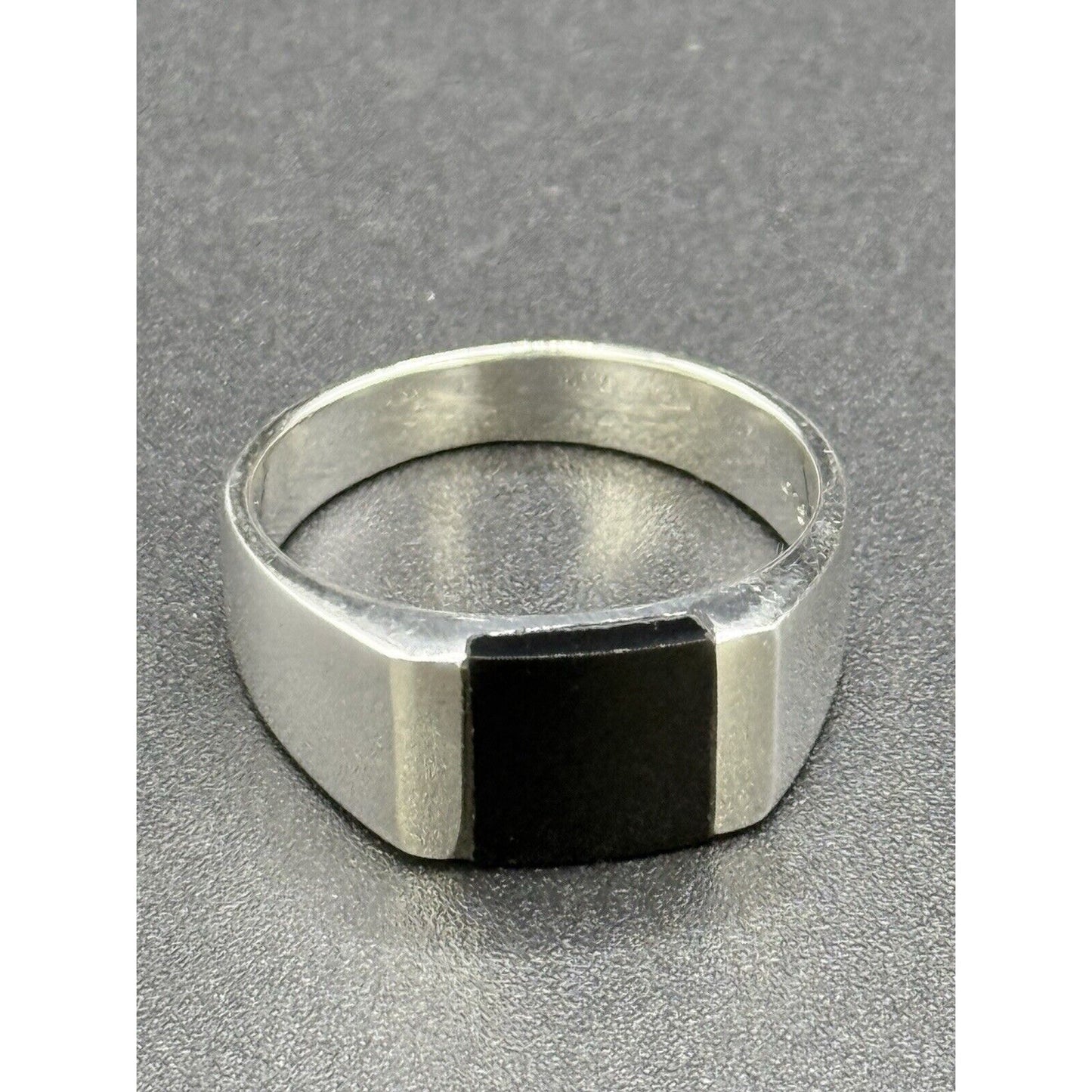 New Condition Sterling Silver Onyx Gents Ring Size 10.50 925