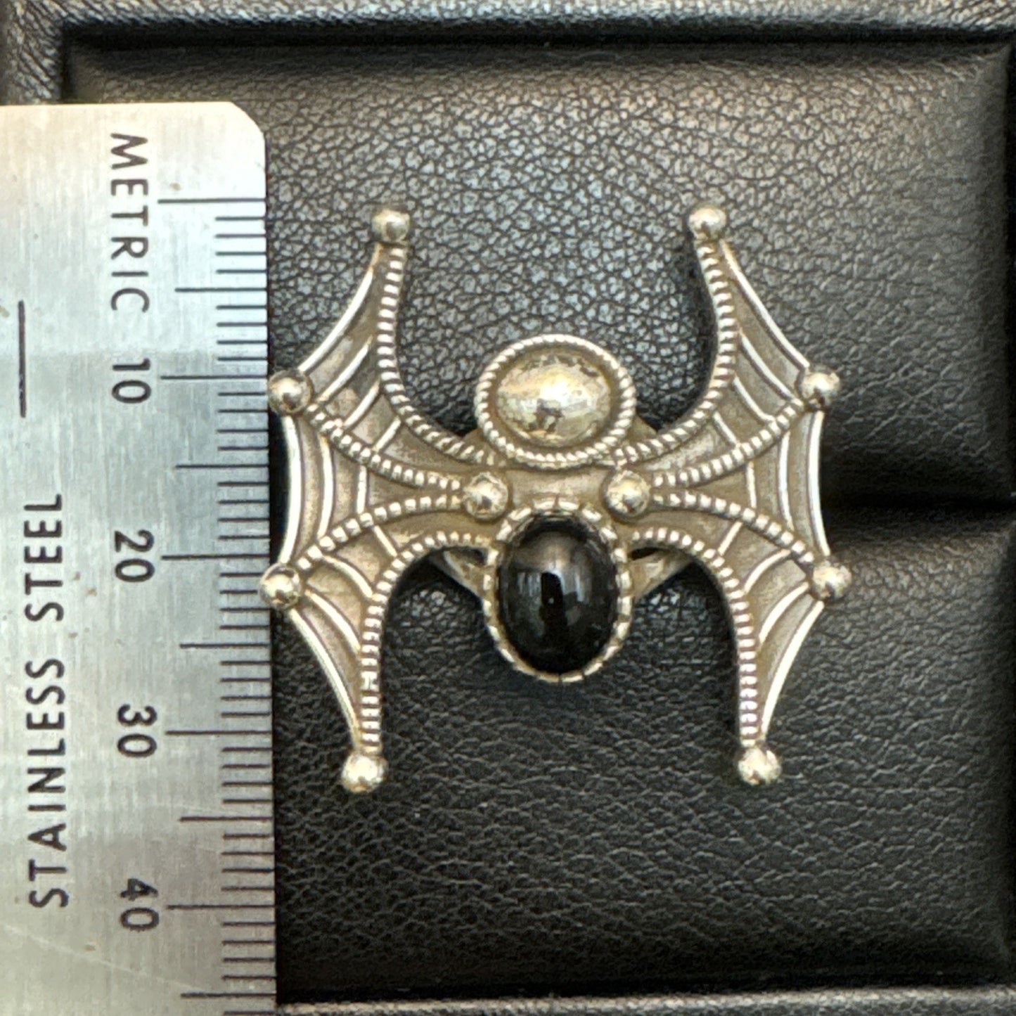EUC Sterling Silver Onyx Spider Web Ring 8g Size 7 U5