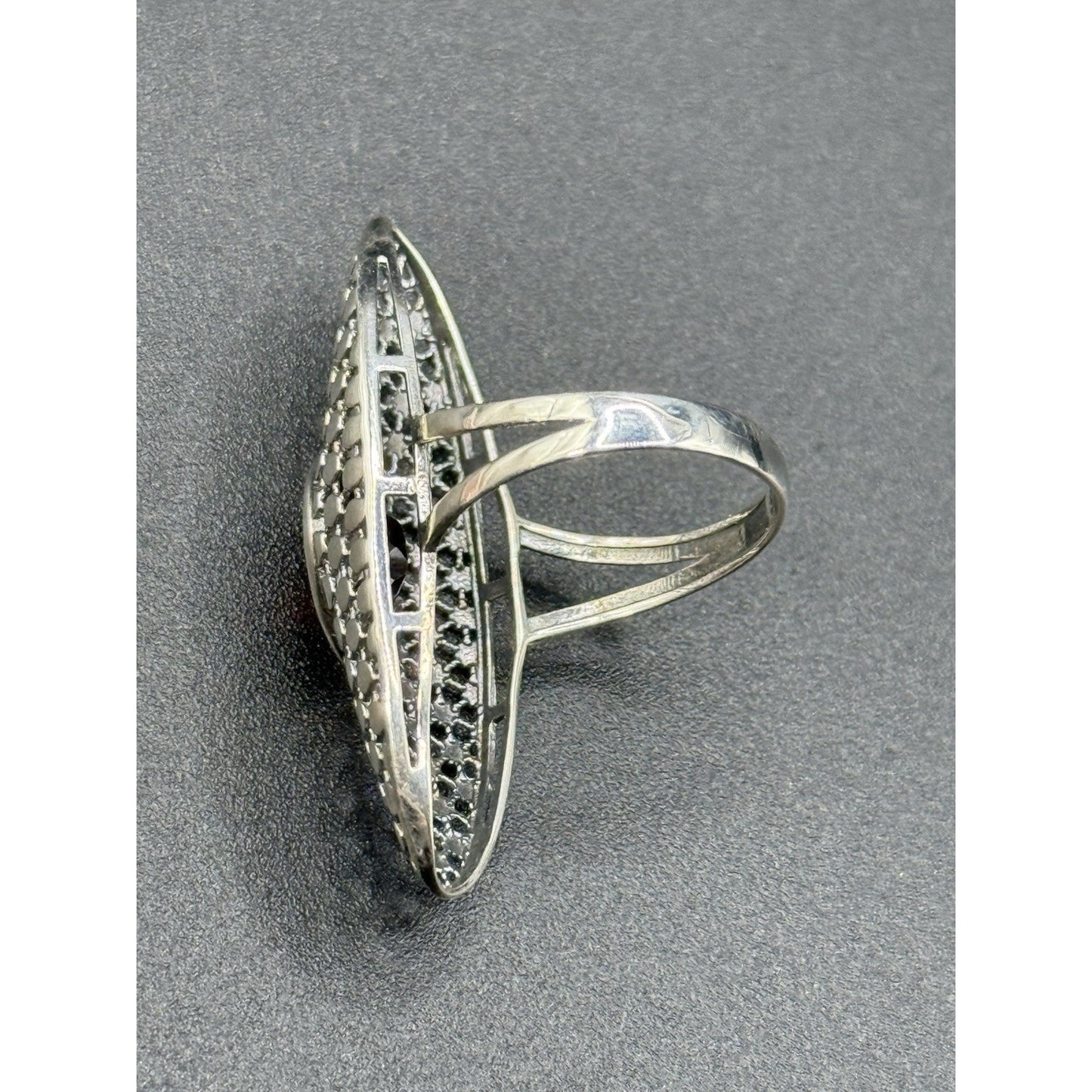 New Condition Sterling Silver Oblong Garnet Ring Size 7.00 P19