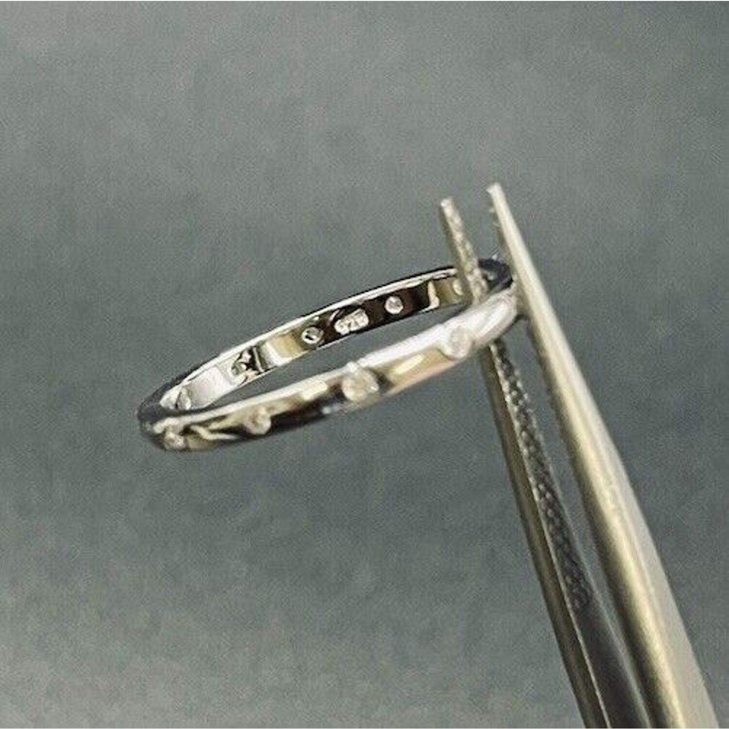 New Condition Sterling Silver Cubic Zirconia 2MM Flush Set Band Ring Size 6.50