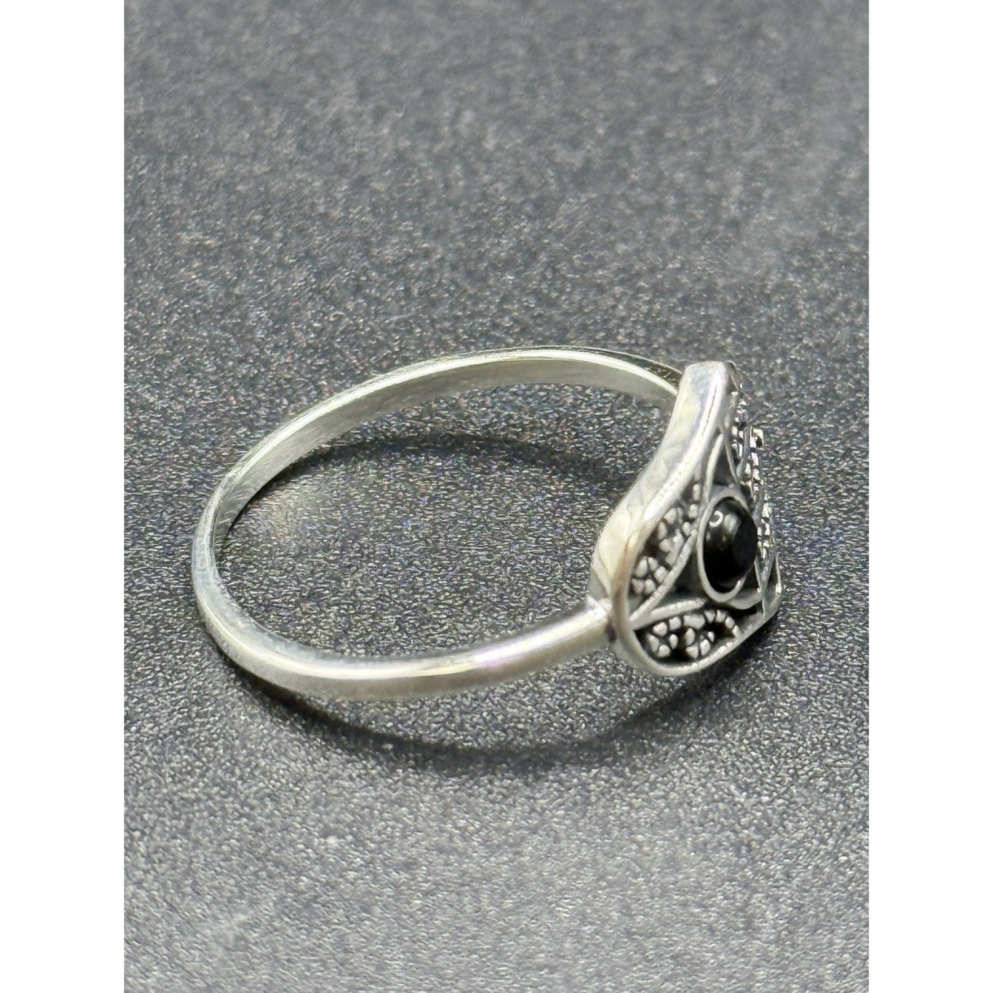 New Condition Sterling Silver Genuine Onyx Hansa Ring Size 7.00