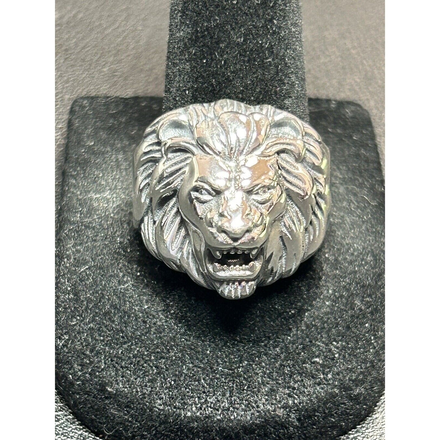 New Condition Sterling Silver Lions Head Ring Size 9.50