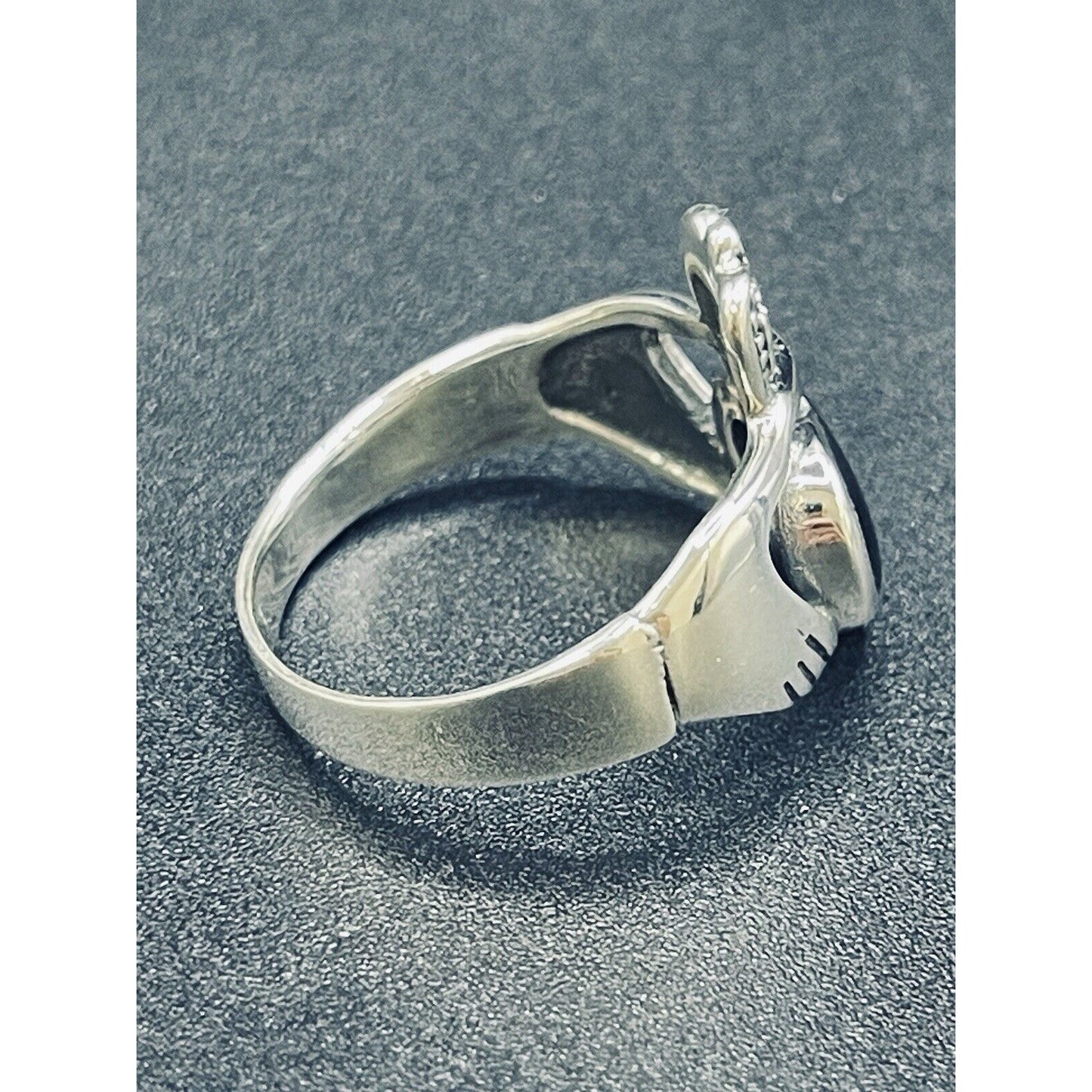 New Condition Sterling Silver Gents Onyx Claddaugh Ring Size 9.50