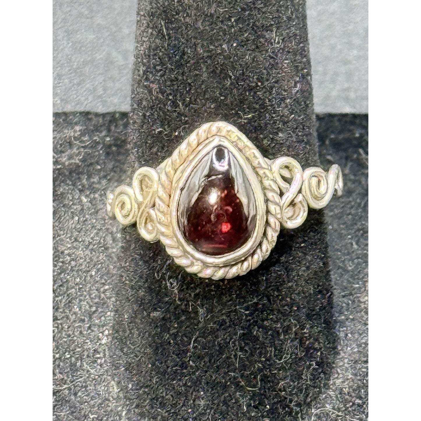 Excellent Used Condition Sterling Silver Genuine Garnet Ring Size 7.00 925 P19
