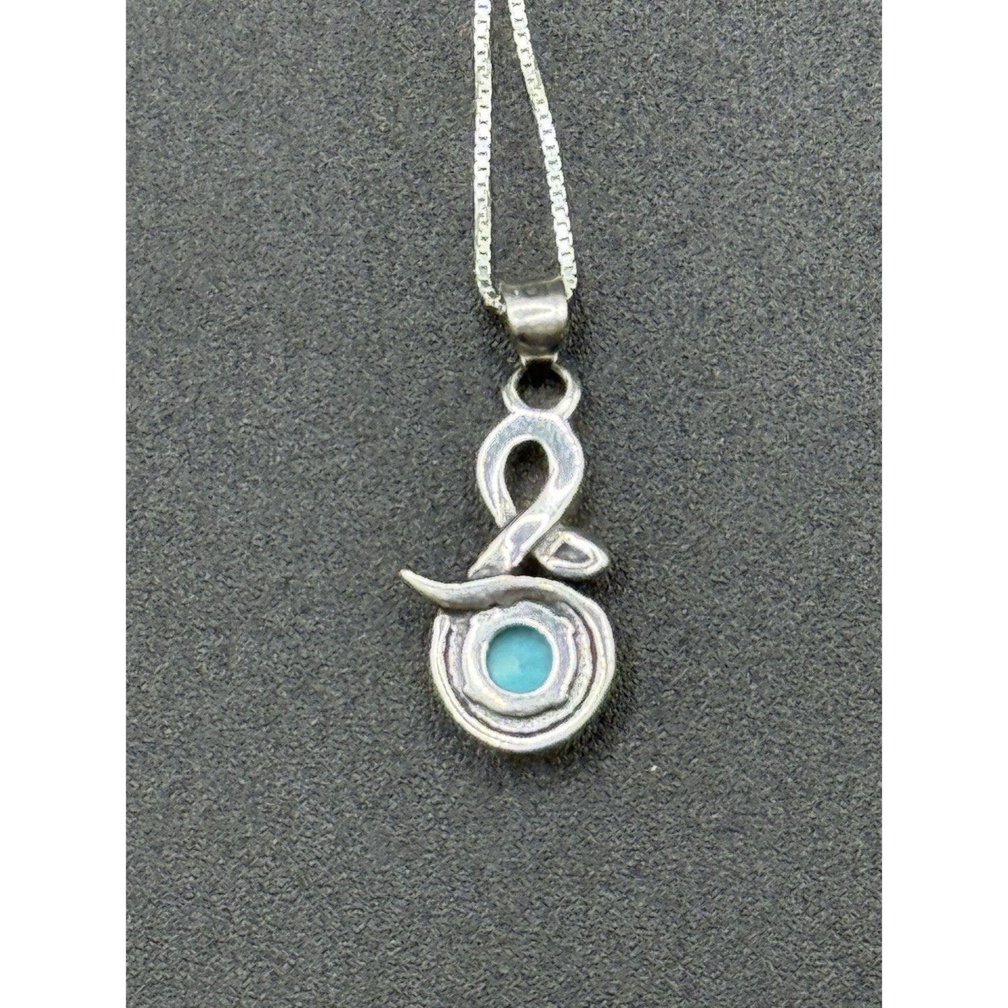 18” New Condition Sterling Silver Dainty Turquoise Snake Pendant Necklace 925