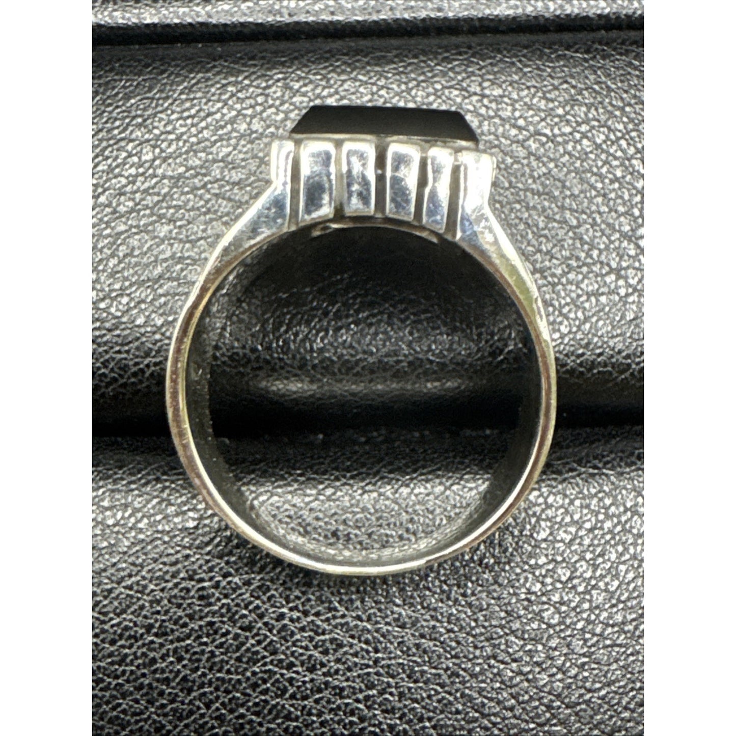 New Condition Sterling Silver Onyx Ladder Shank Signet Ring 925 Size 10