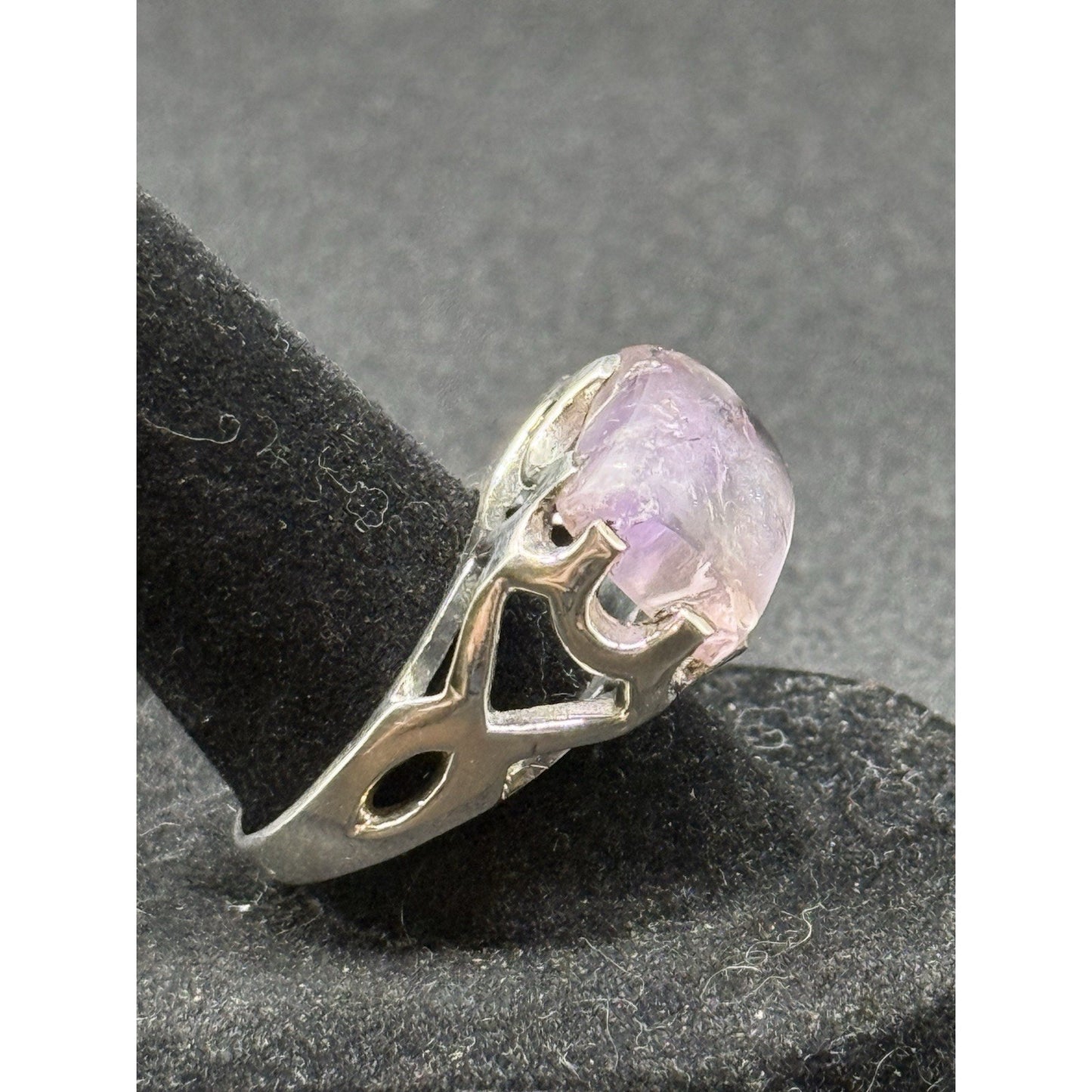 Excellent Used Condition Sterling Silver Amethyst Cab Ring Size 8.00 P19