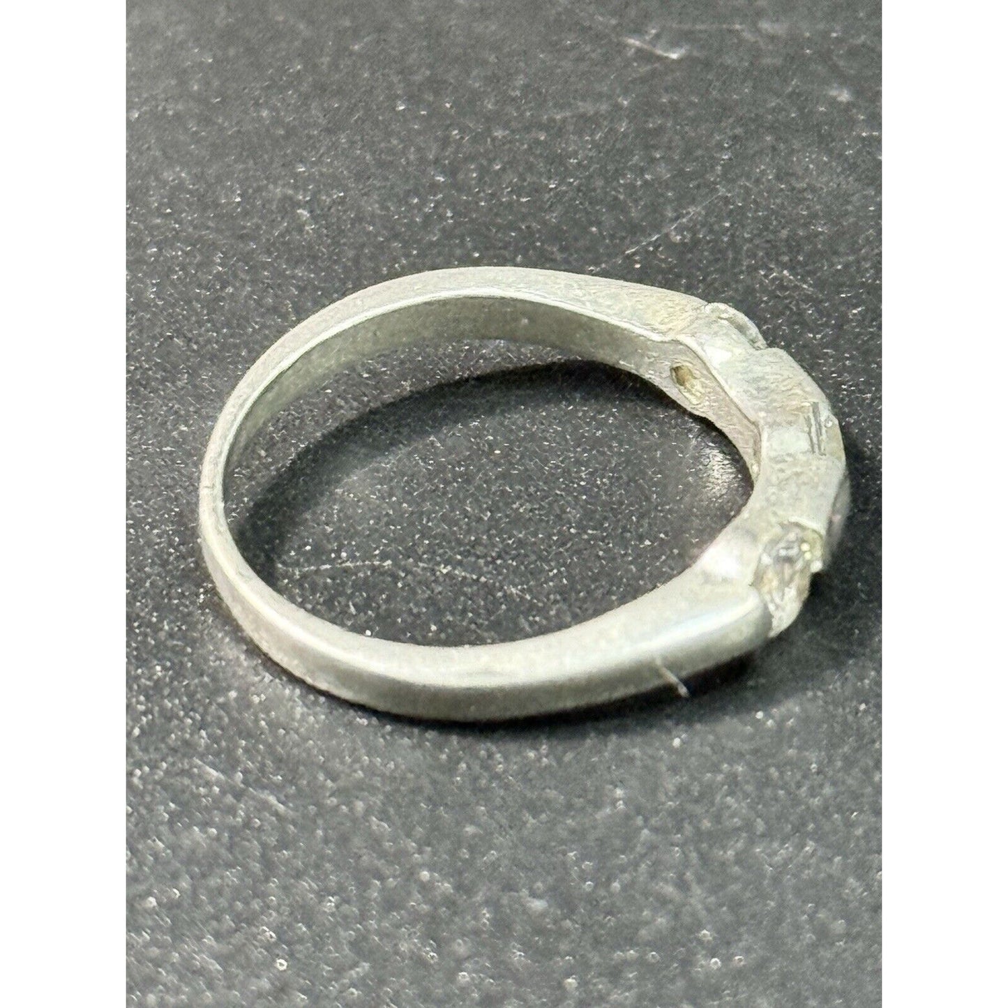 Vintage Sterling Silver Three Cubic Zirconia Band Ring Size 6.00 M29