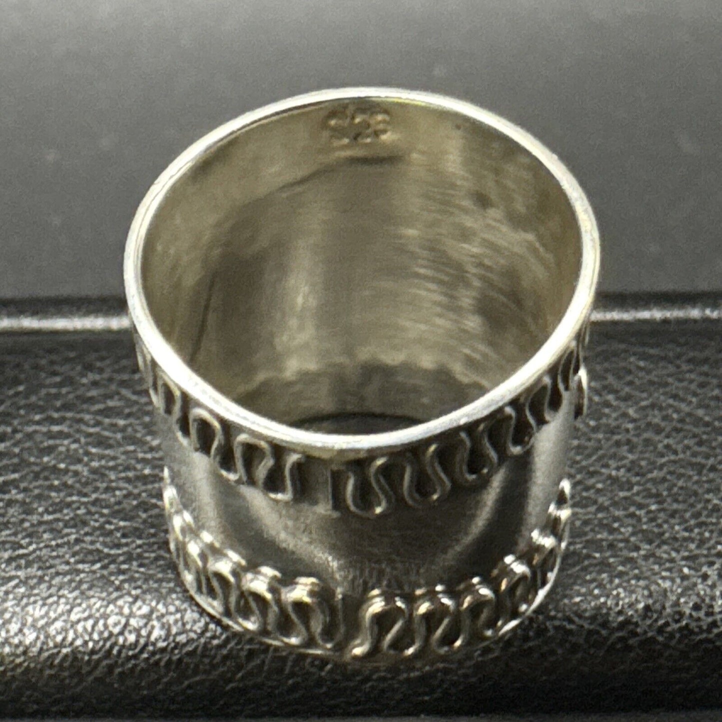 New Condition Sterling Silver Onyx Bali Style Band Ring 925 Size 6.5