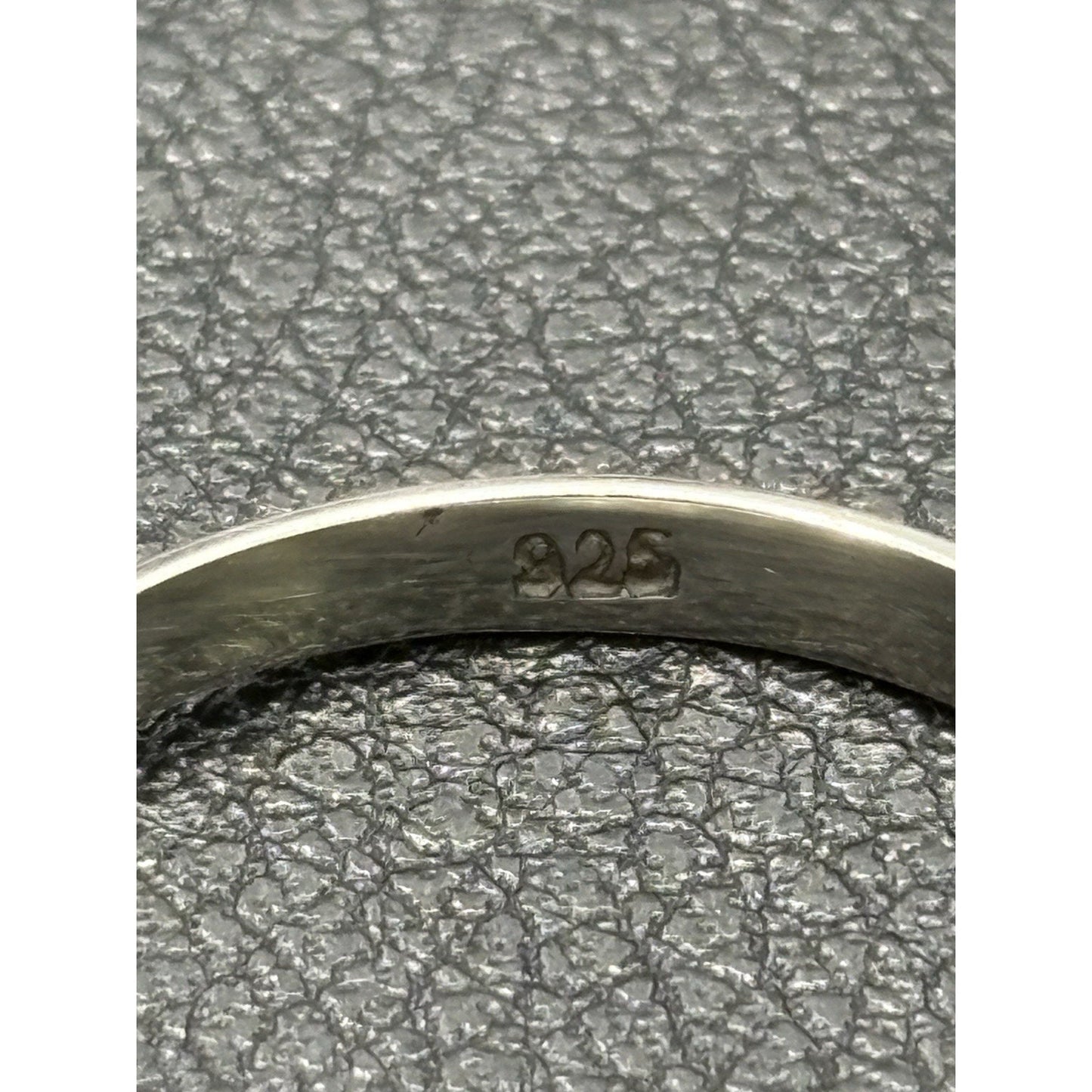 New Condition Sterling Silver Onyx Bali Style Ring Size 7