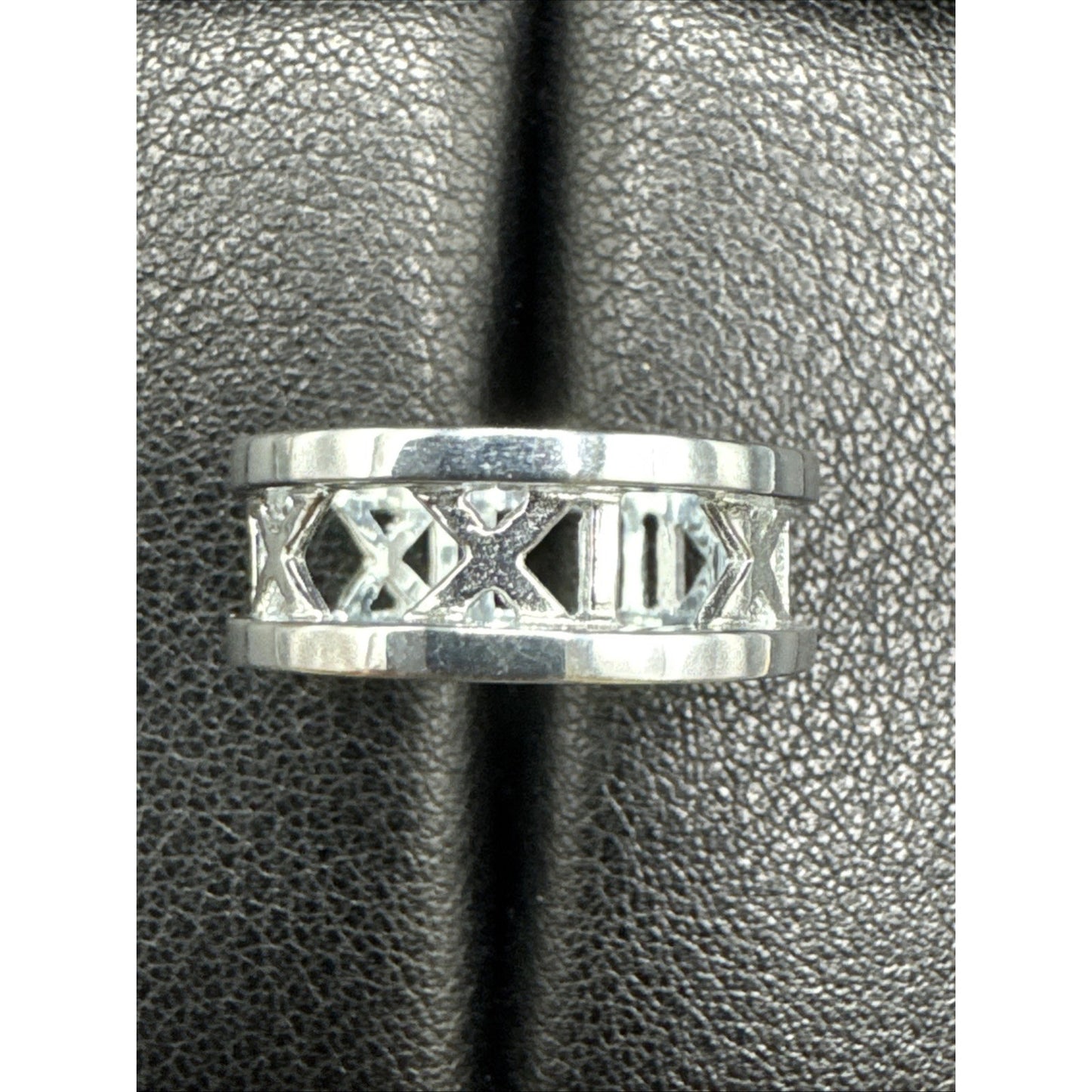 New Condition Sterling Silver Roman Numeral Band Ring 925 Size 7