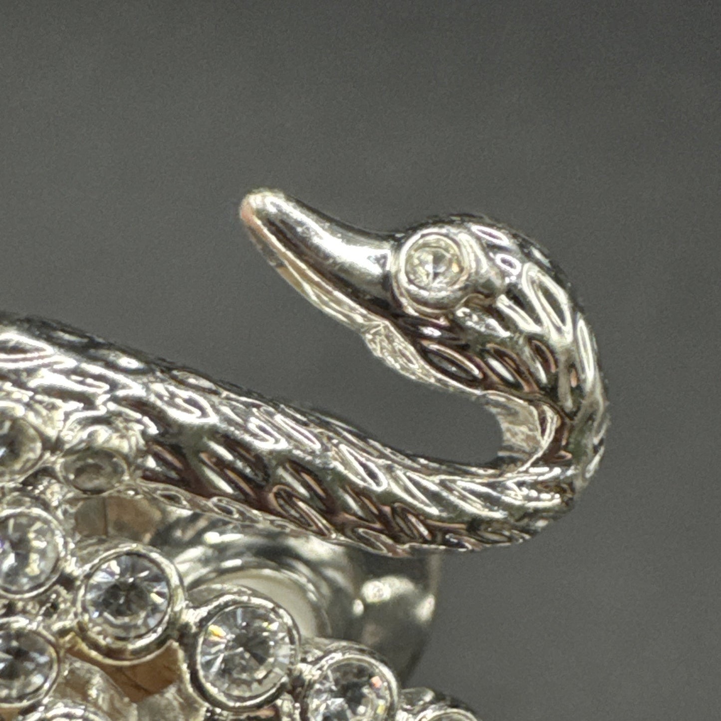 EUC Swarovski Crystal Encrusted Swan Brooch Pin Silver Tone Q24