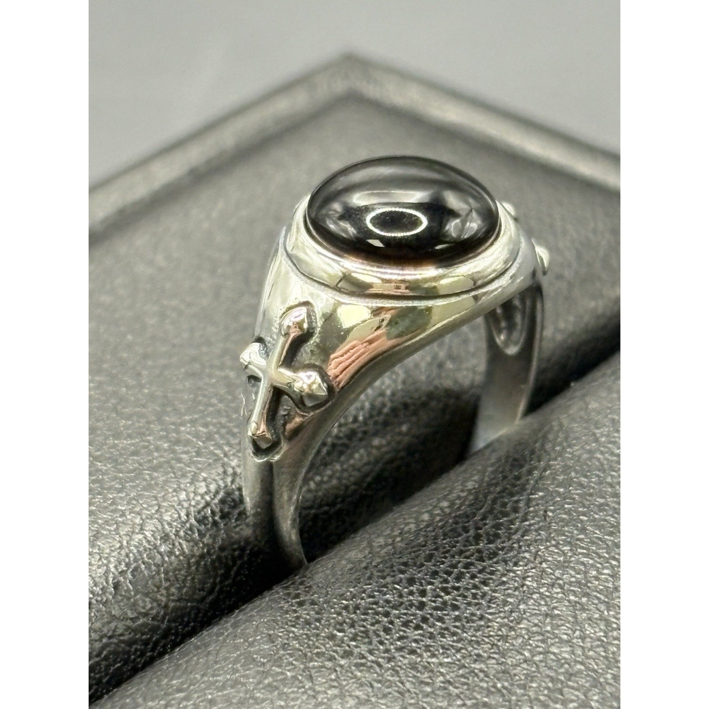 New Condition Sterling Silver Onyx Cross Ring Size 7
