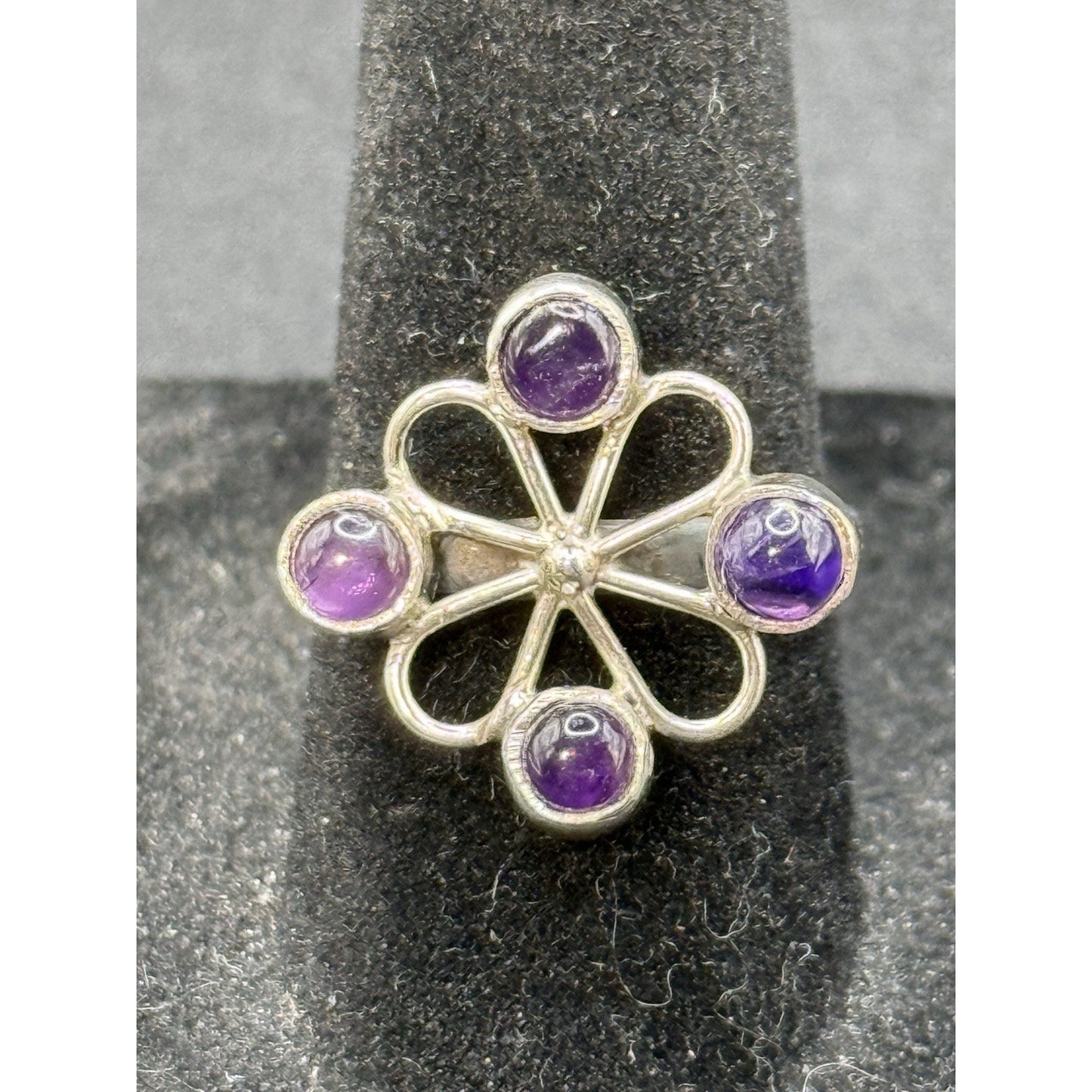 New Condition Sterling Silver Genuine Amethyst Ring Size 7.00 P19