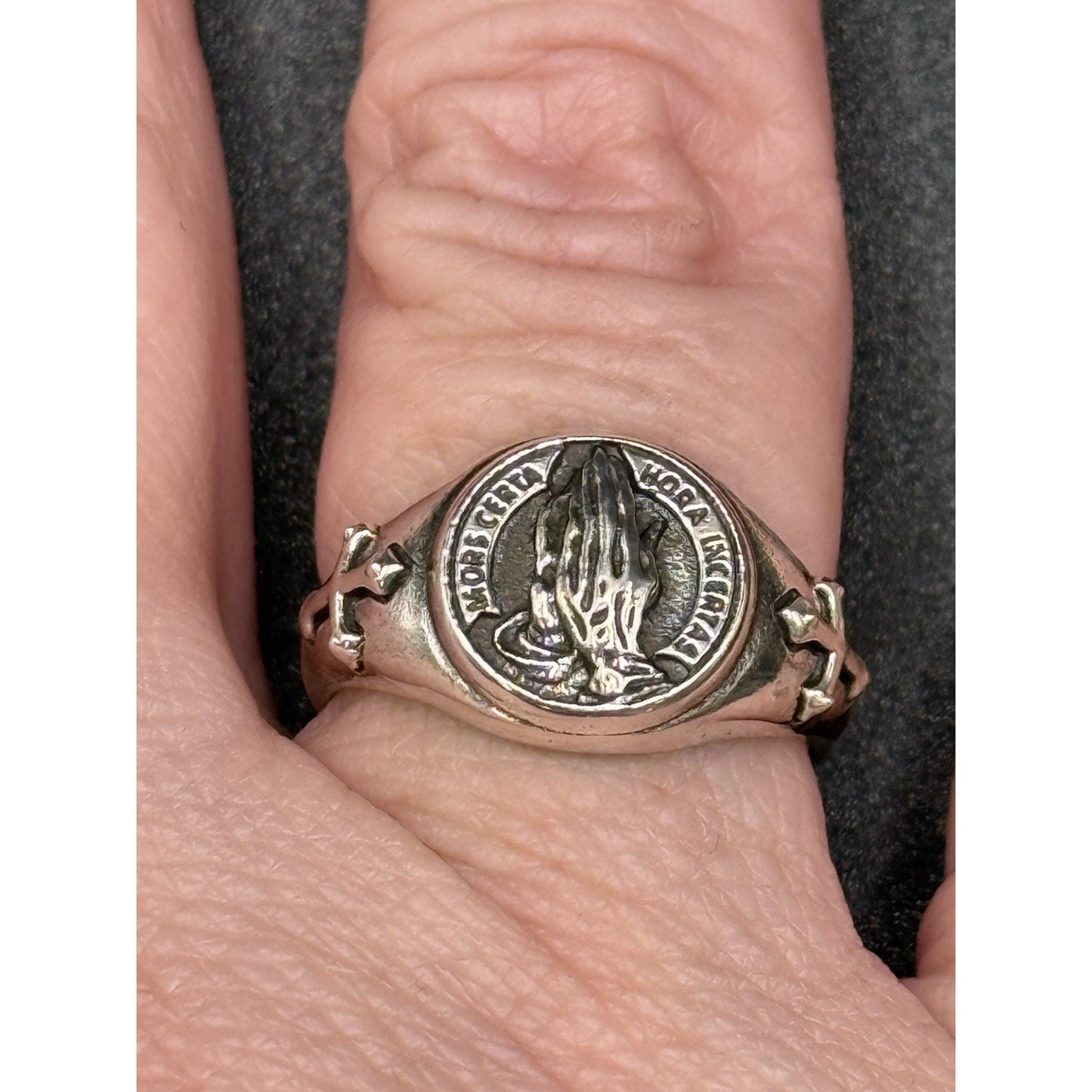 New Condition Sterling Silver Praying Hands Ring Size 7.00 925