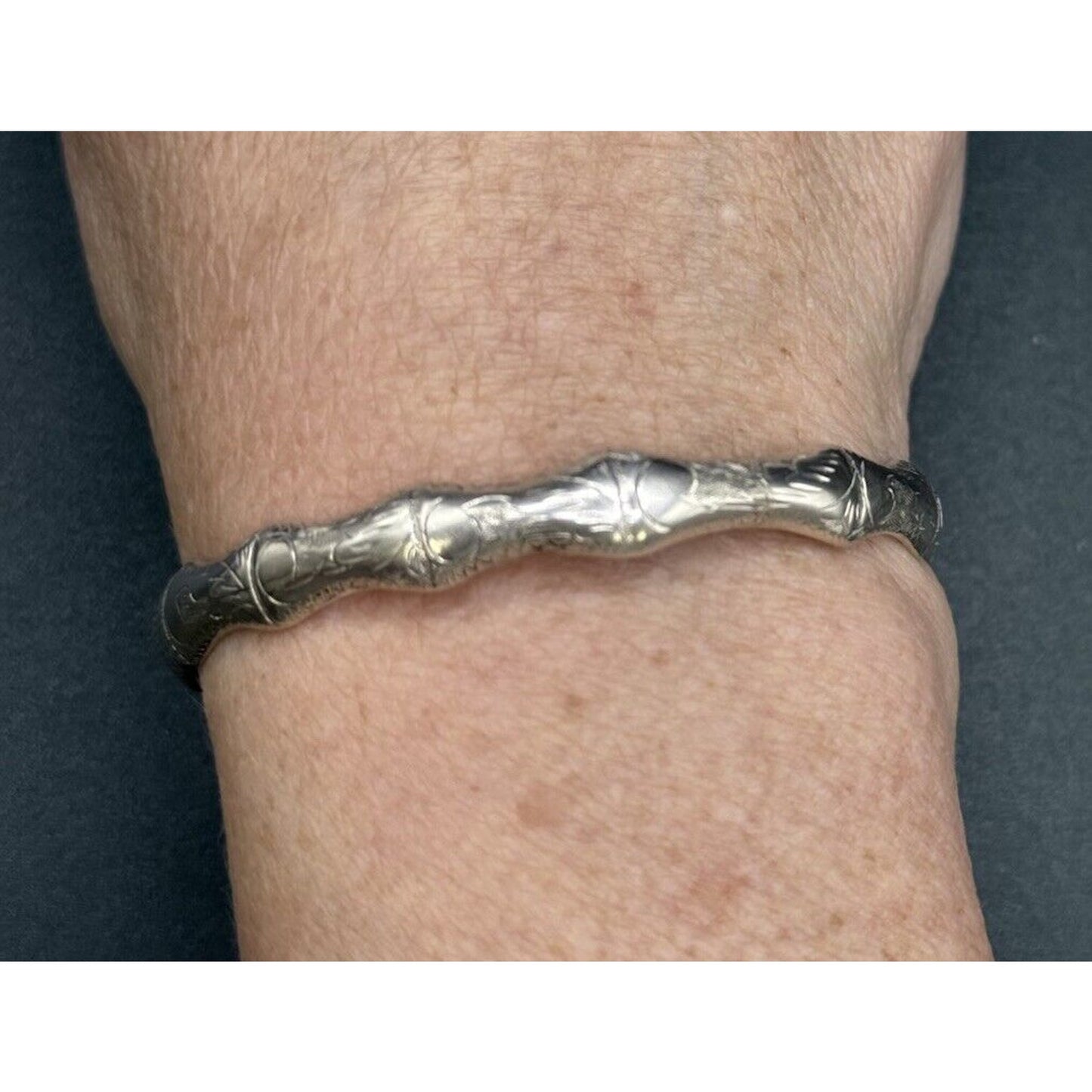 Vintage Sterling Silver Scalloped Hinged Bangle 925 12 Grams M27