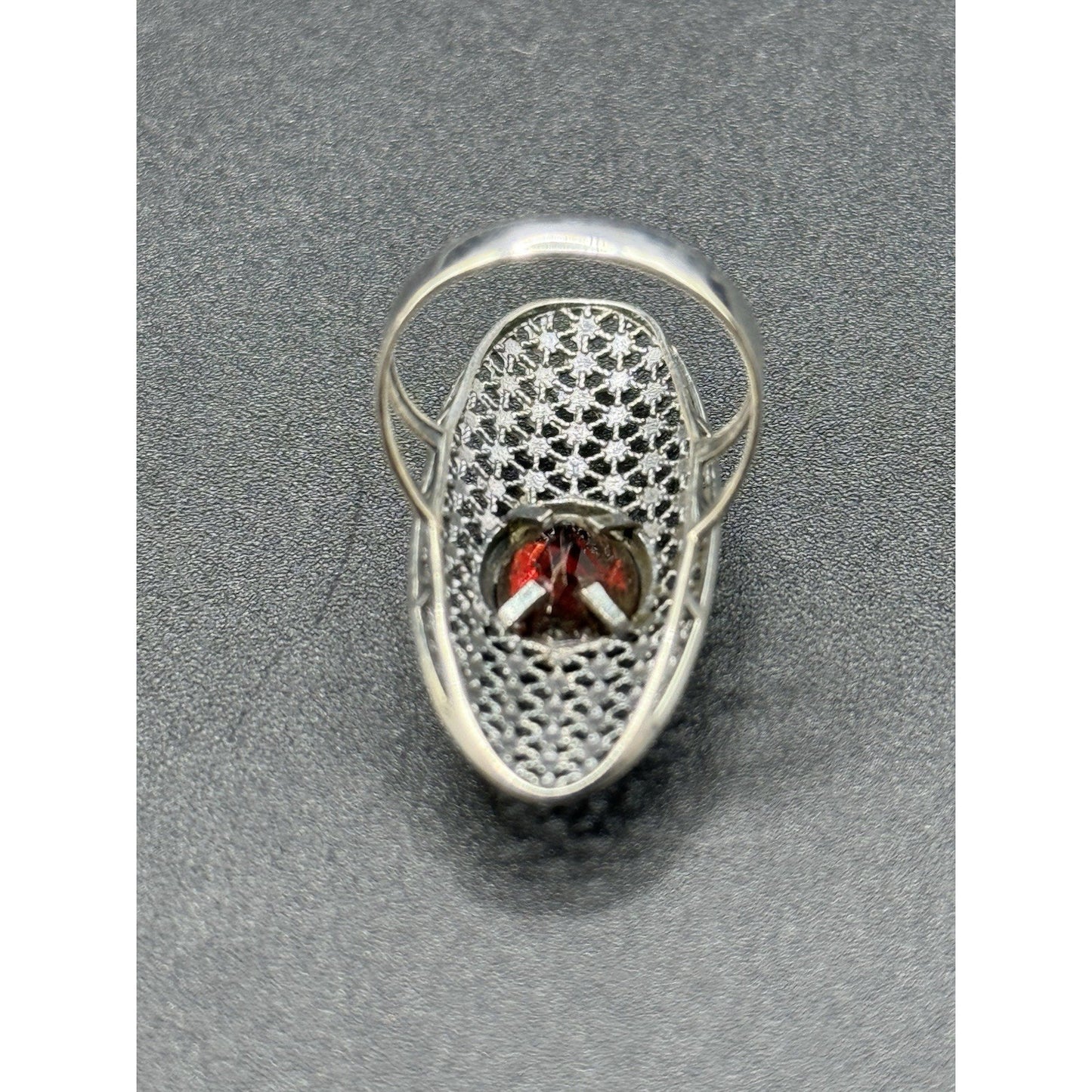 New Condition Sterling Silver Oblong Garnet Ring Size 7.00 P19