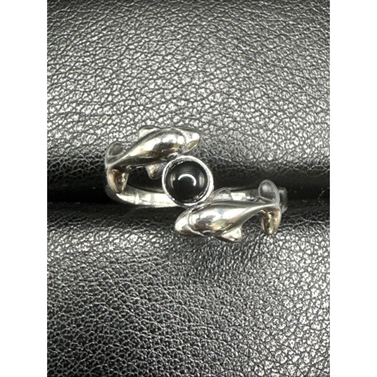 New Condition Sterling Silver Onyx Double Dolphins Ring 925 Size 7