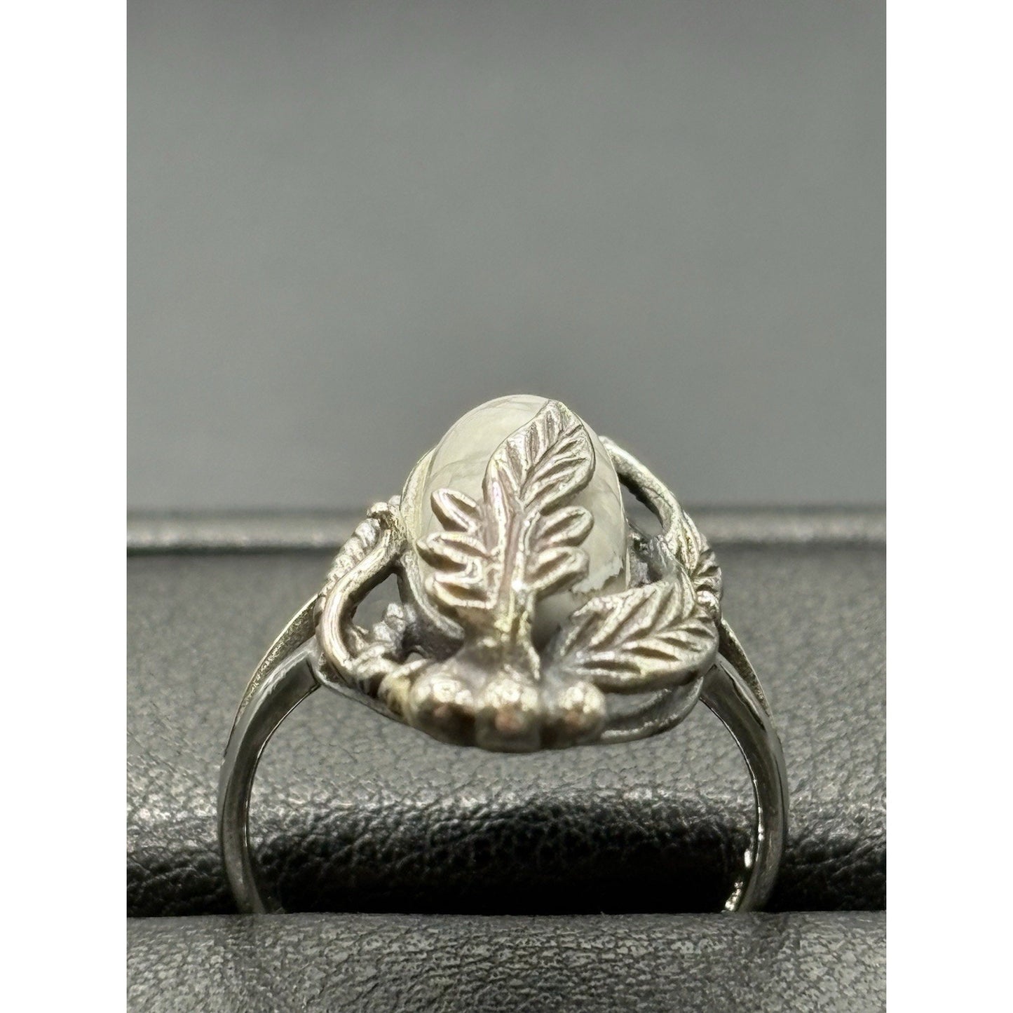 NewCondition SterlingSilver White Buffalo Feather Bezel Ring 4g 23mm 925 Size 7
