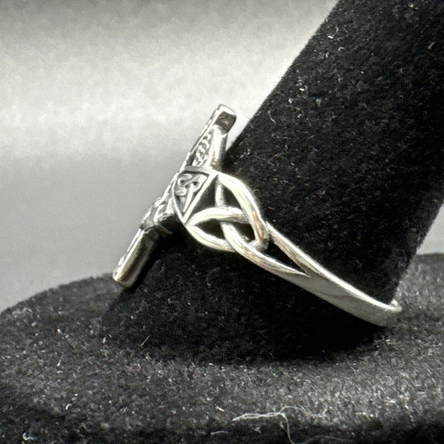 New Condition Sterling Silver Celtic Cross Claddagh Ring 925 Size 9.50