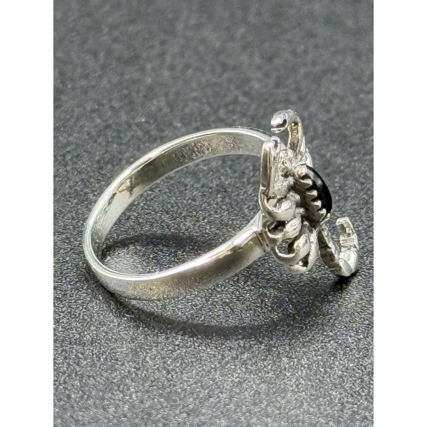New Condition Sterling Silver Onyx Scorpion Ring Size 7.00