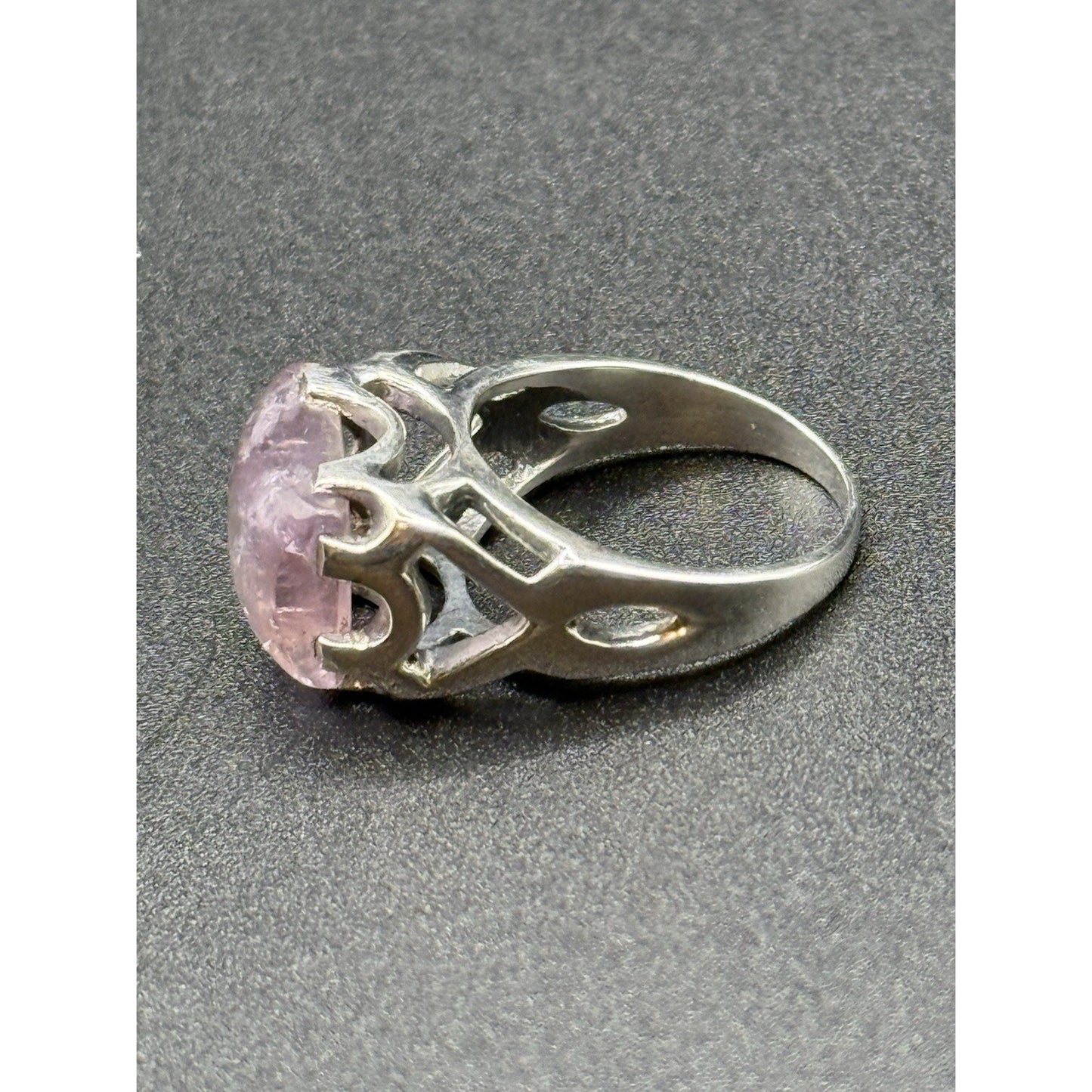 Excellent Used Condition Sterling Silver Amethyst Cab Ring Size 8.00 P19