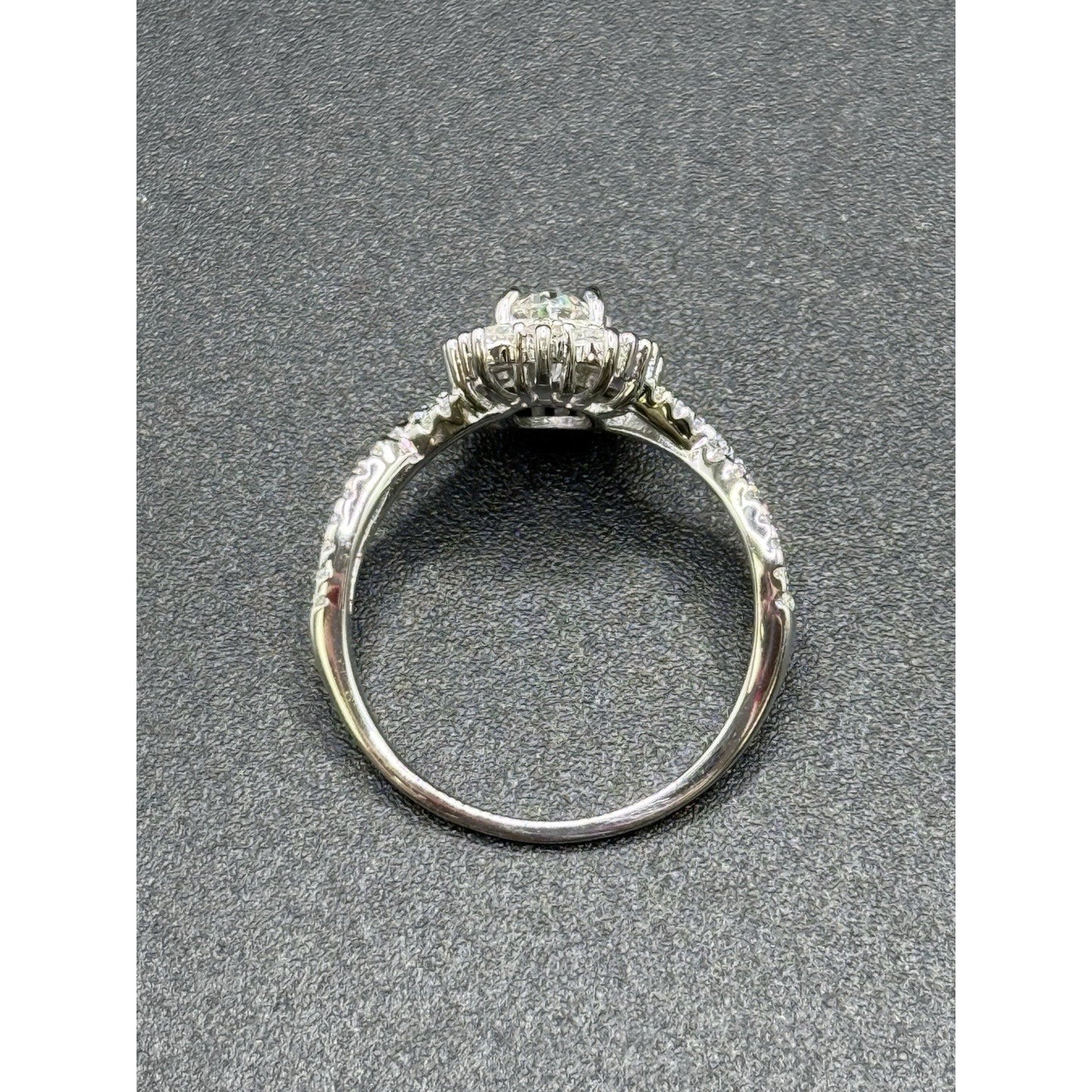 New Condition Sterling Silver Moissanite Oval Center Stone Ring Size 7.00 GRA