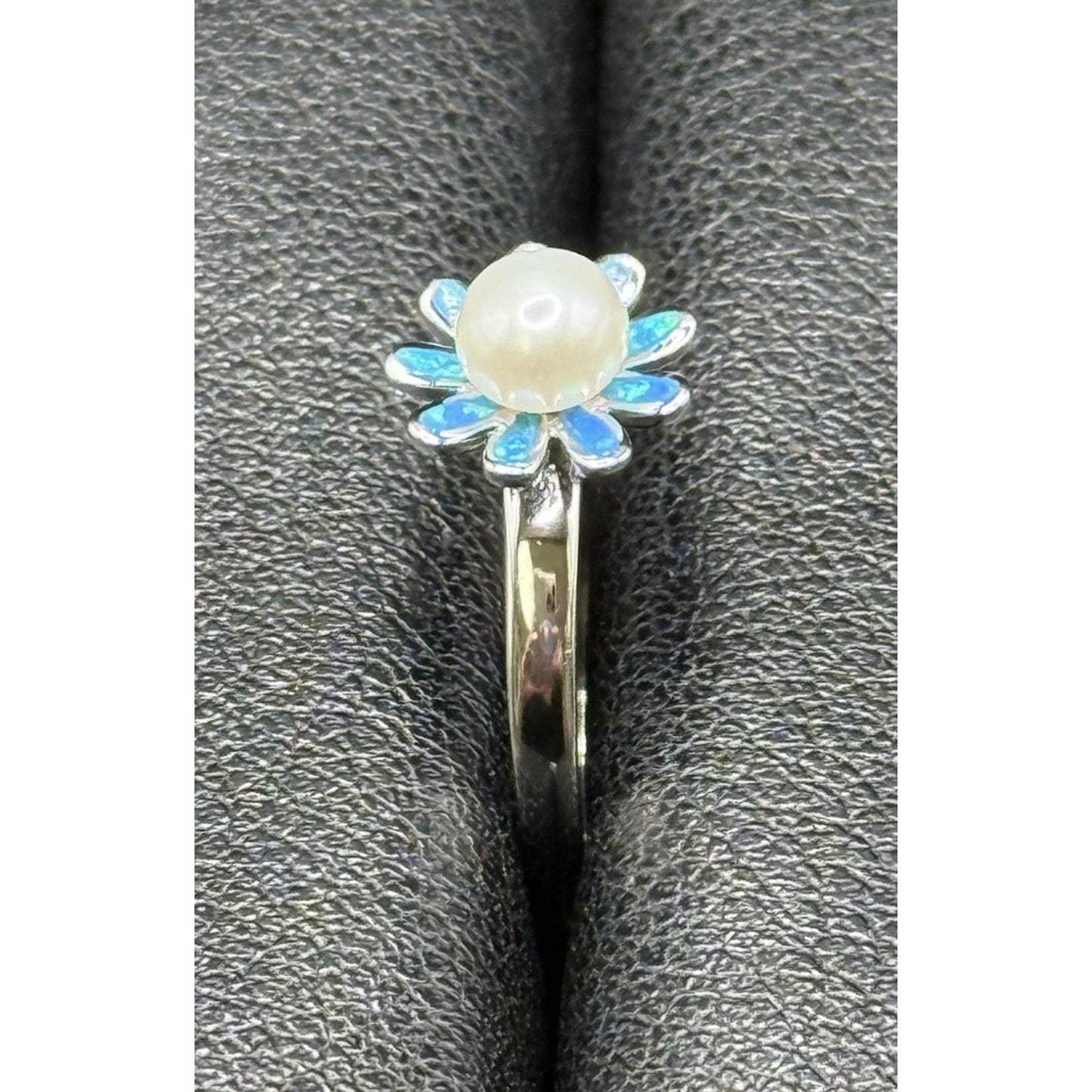 New Condition Sterling Silver Genuine Pearl Lab Opal Flower Ring Size 7.00
