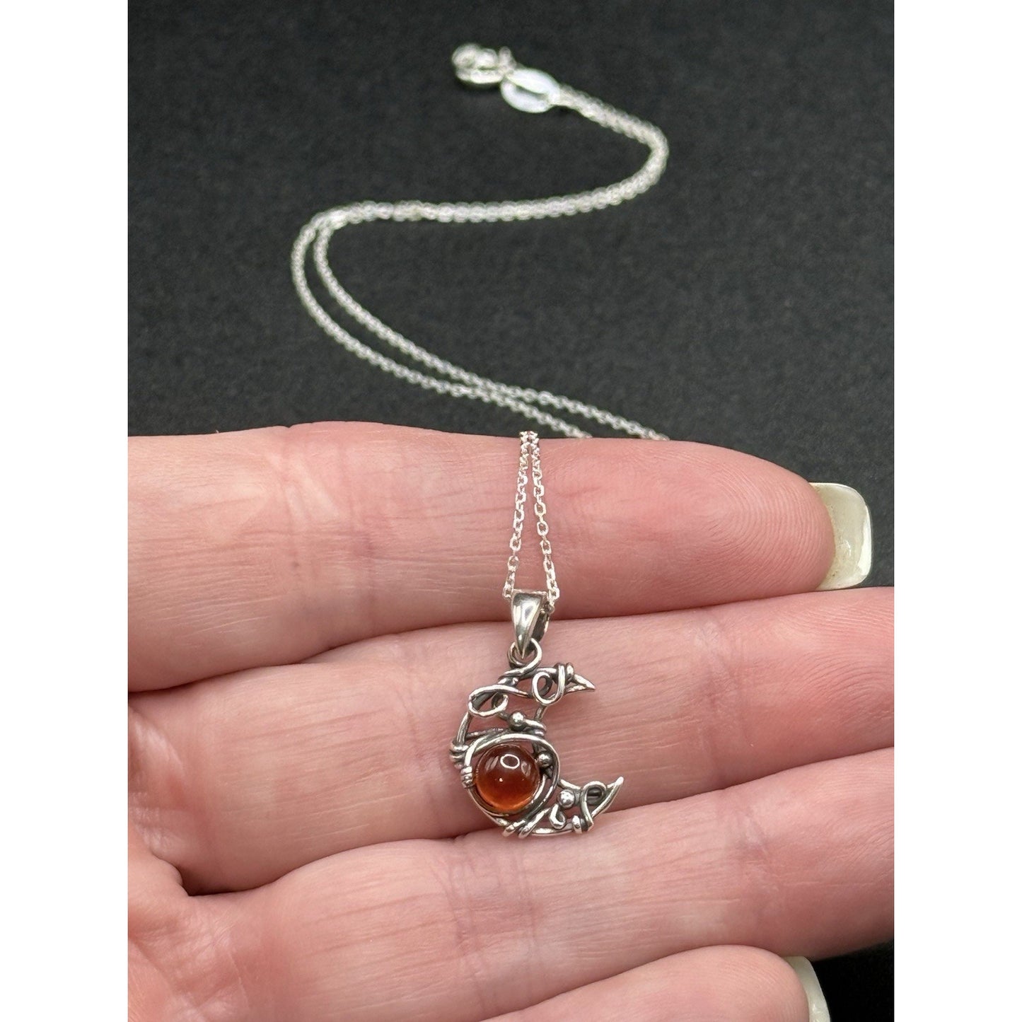 18” New Condition Sterling Silver Genuine Garnet Crescent Moon Pendant Necklace