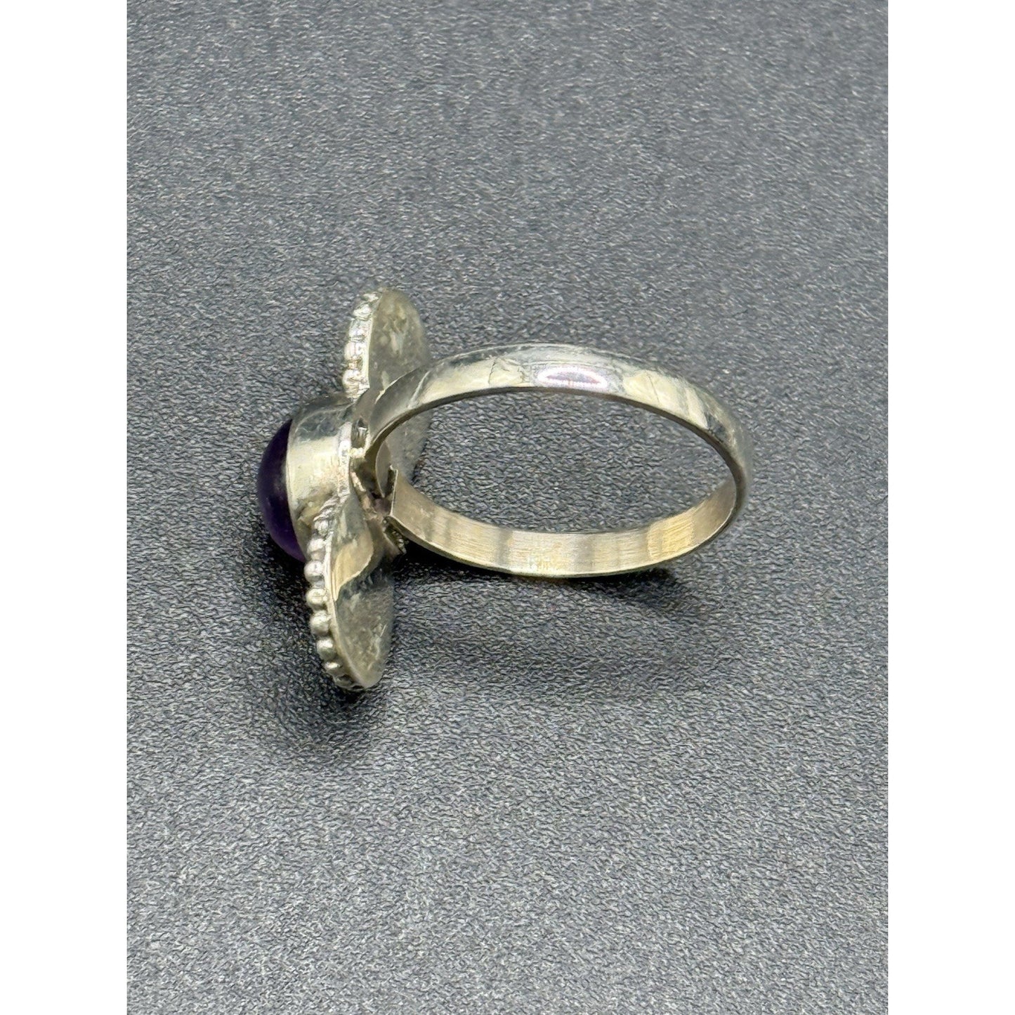 EUC Genuine Amethyst Ring Size 7.00 925 Q21