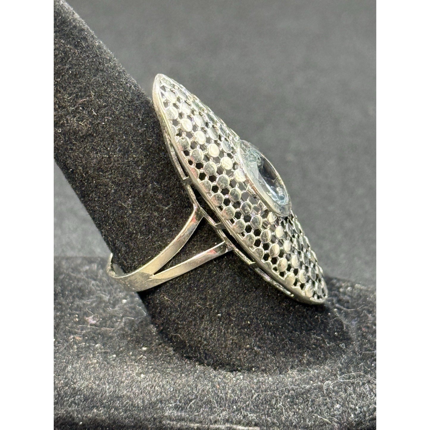 EUC Oblong Sterling Silver Genuine Topaz Ring Size 7.00 Q24