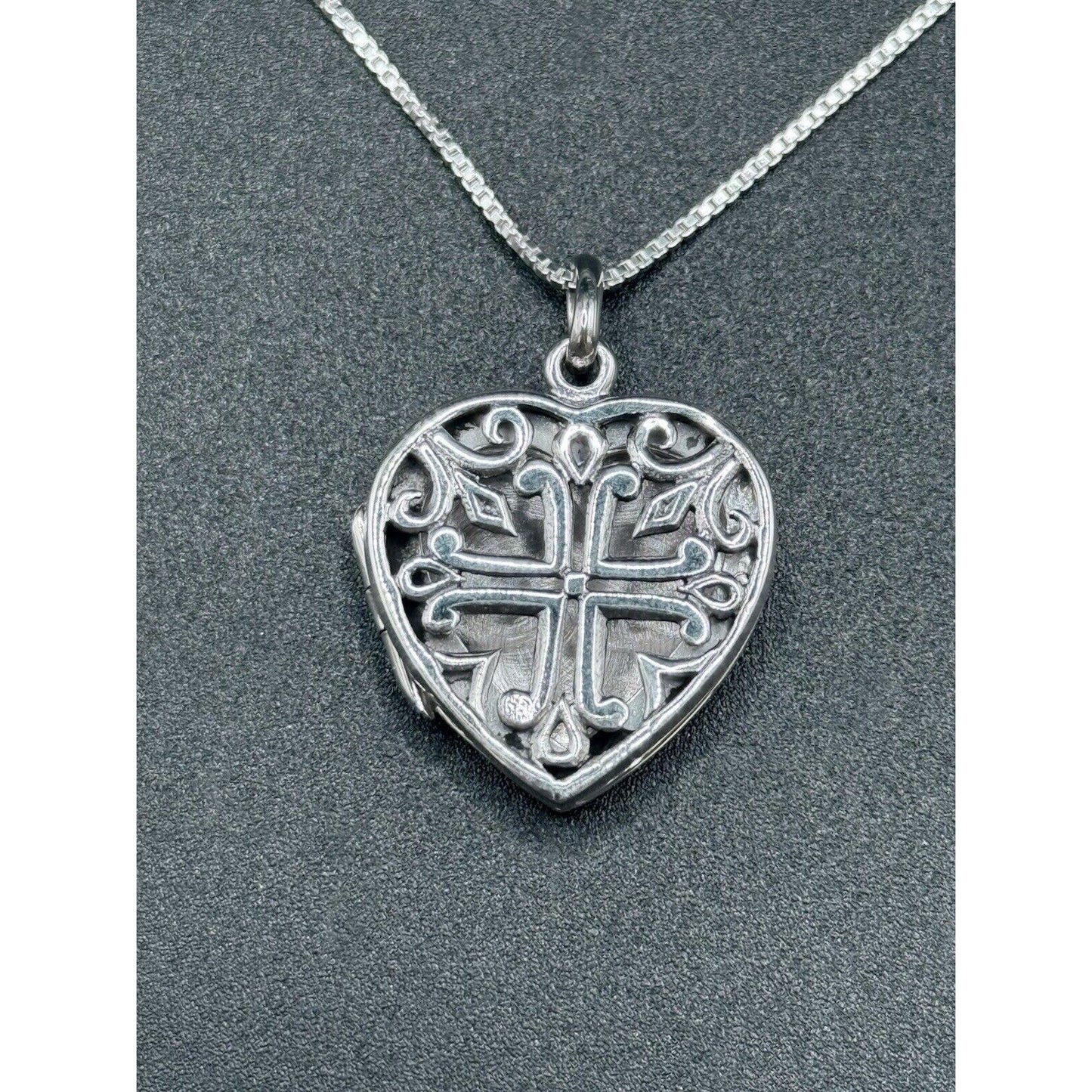 New Condition 20” Sterling Silver Cross Heart Locket Pendant Necklace 925