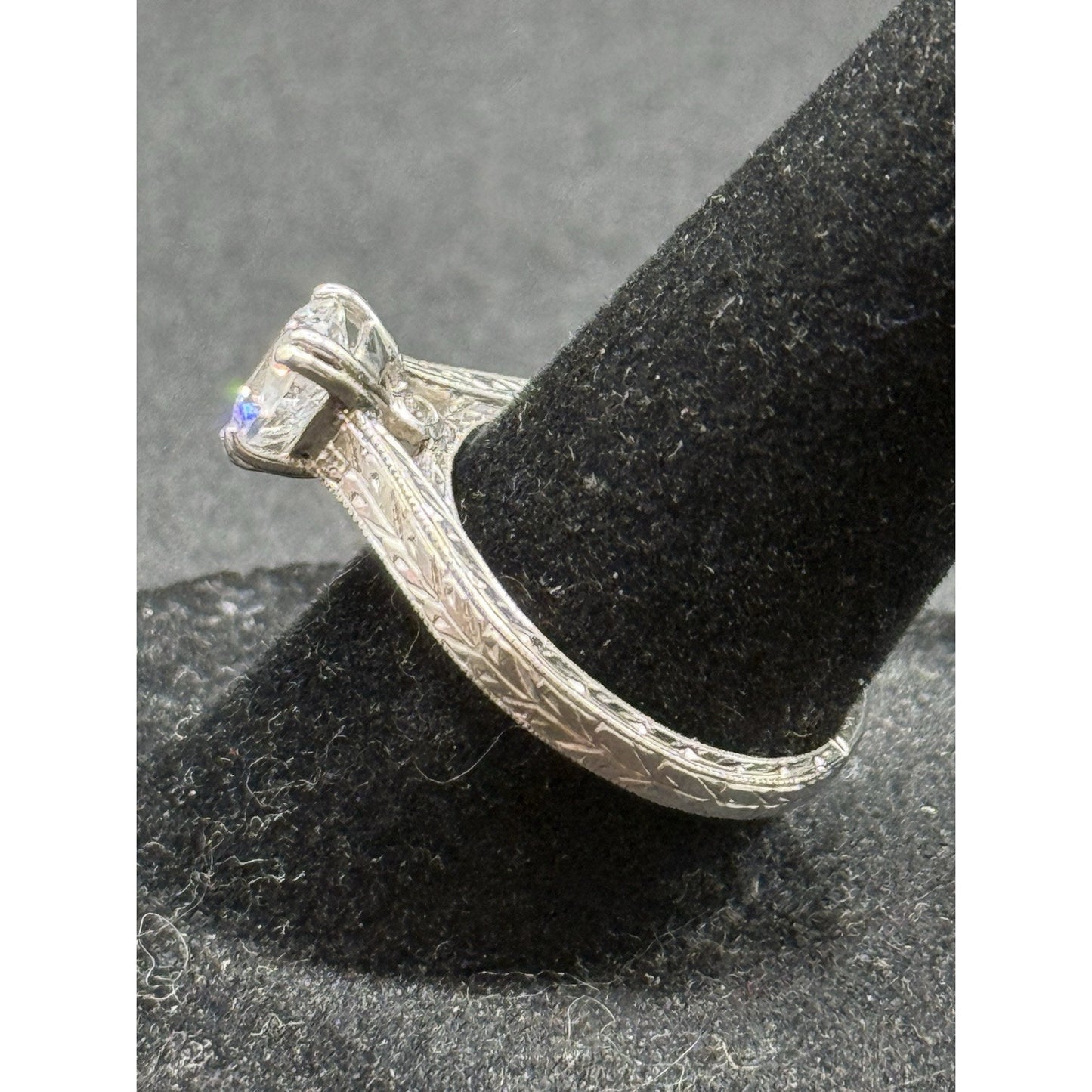 EUC Sterling Silver Vintage Design Cubic Zirconia Ring Size 6.50 P5