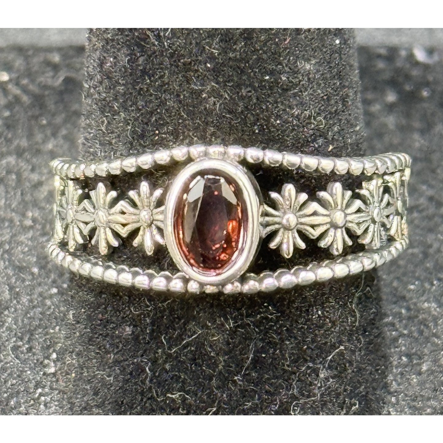 New Condition Sterling Silver Garnet Flowers Ring Size 7.00