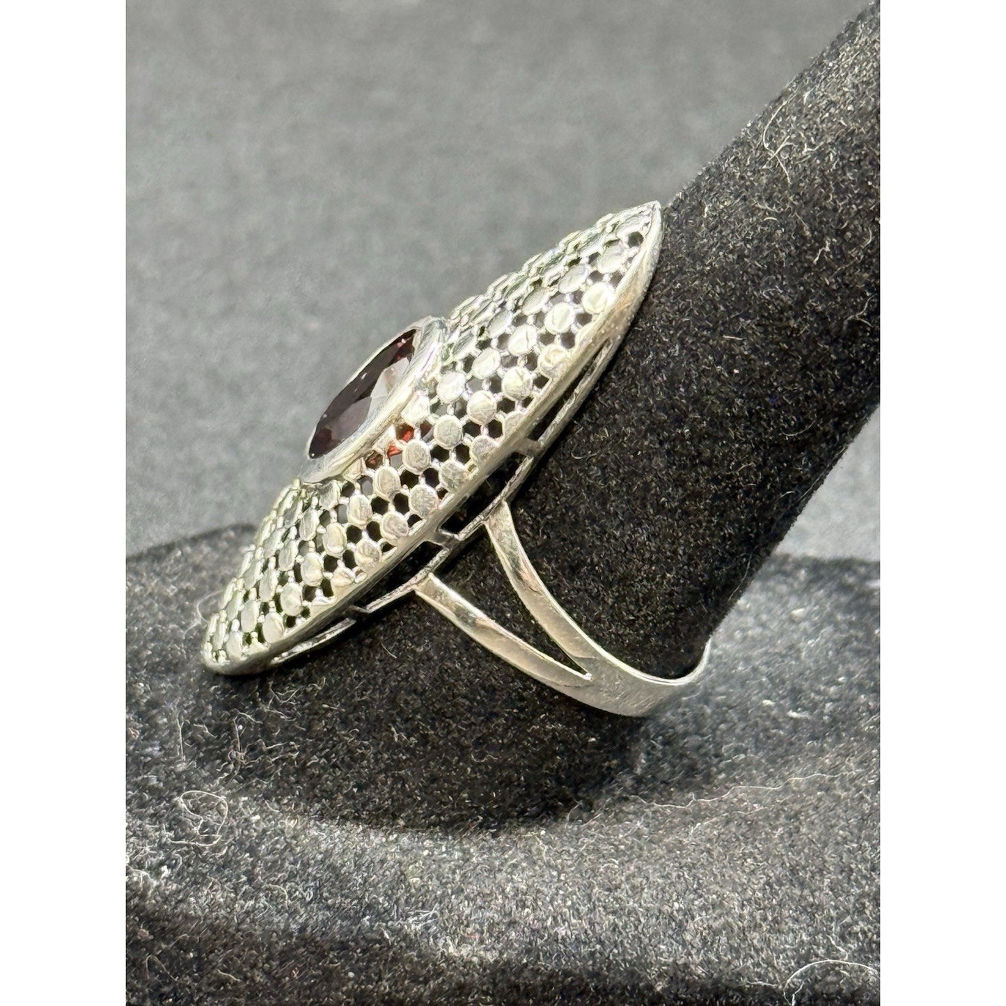 New Condition Sterling Silver Oblong Garnet Ring Size 7.00 P19