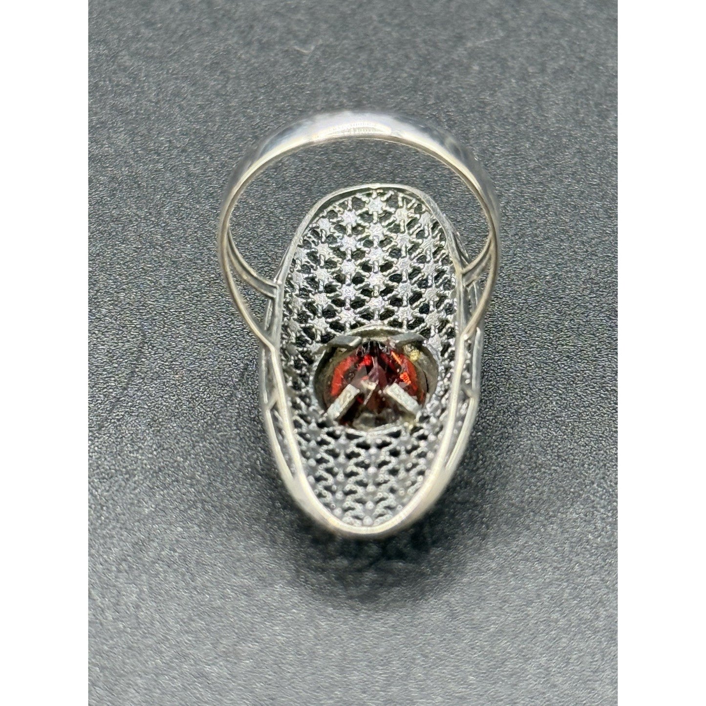 New Condition Sterling Silver Oblong Garnet Ring Size 7.00 P19