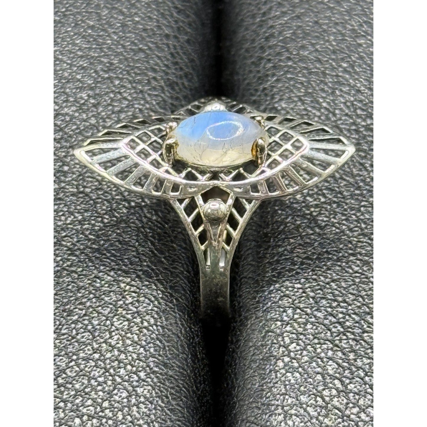 EUC Sterling Silver Genuine Moonstone Filigree Ring Size 7.00 Q21