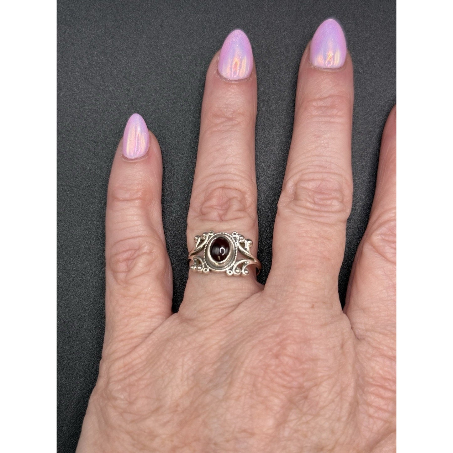 EUC Sterling Silver Genuine Garnet Bezel Ring Size 8.00 925 Q21